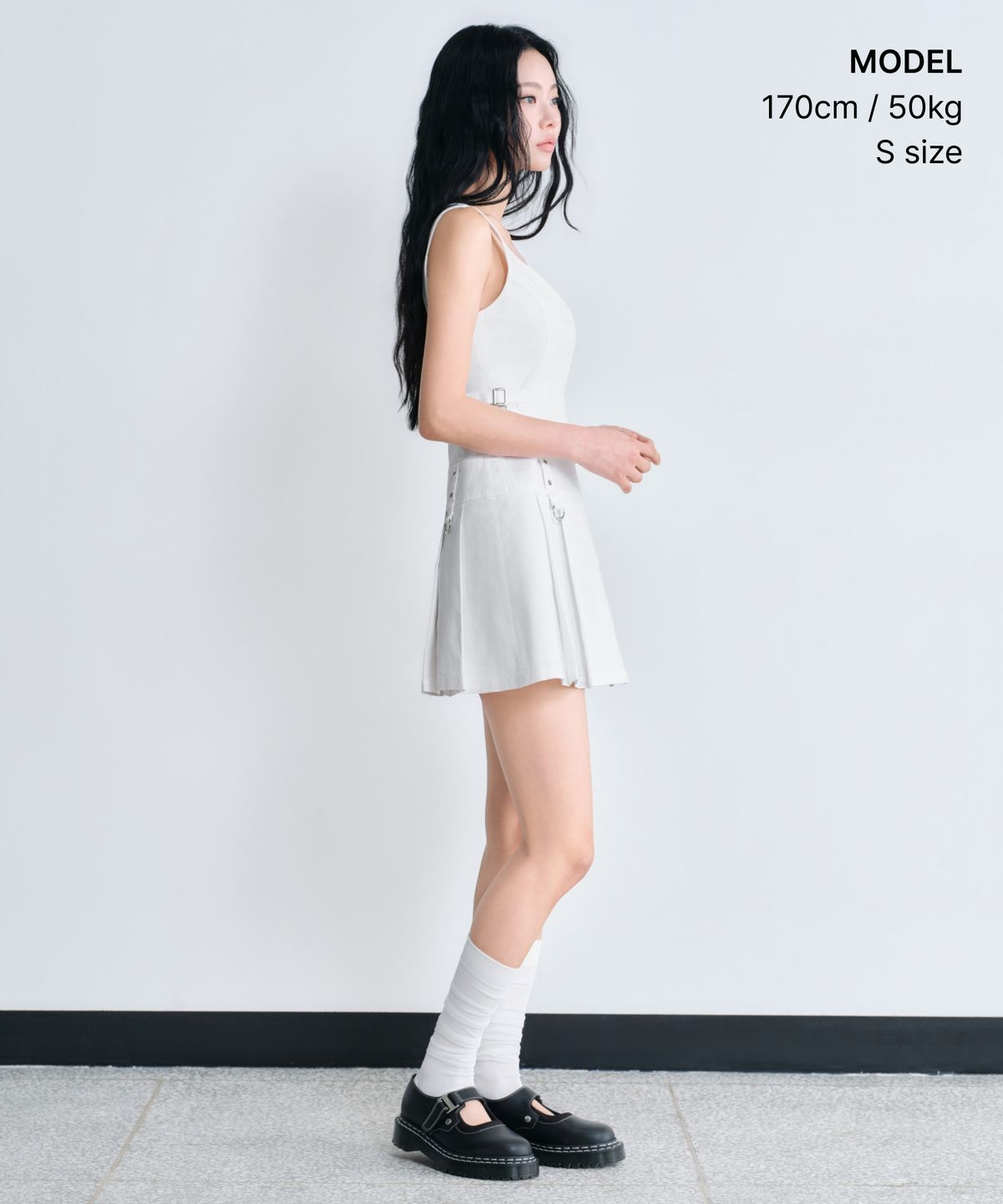 무신사 스탠다드 우먼(MUSINSA STANDARD WOMAN) [언바운드 걸] 우먼즈 플리츠 미니 드레스 [화이트]