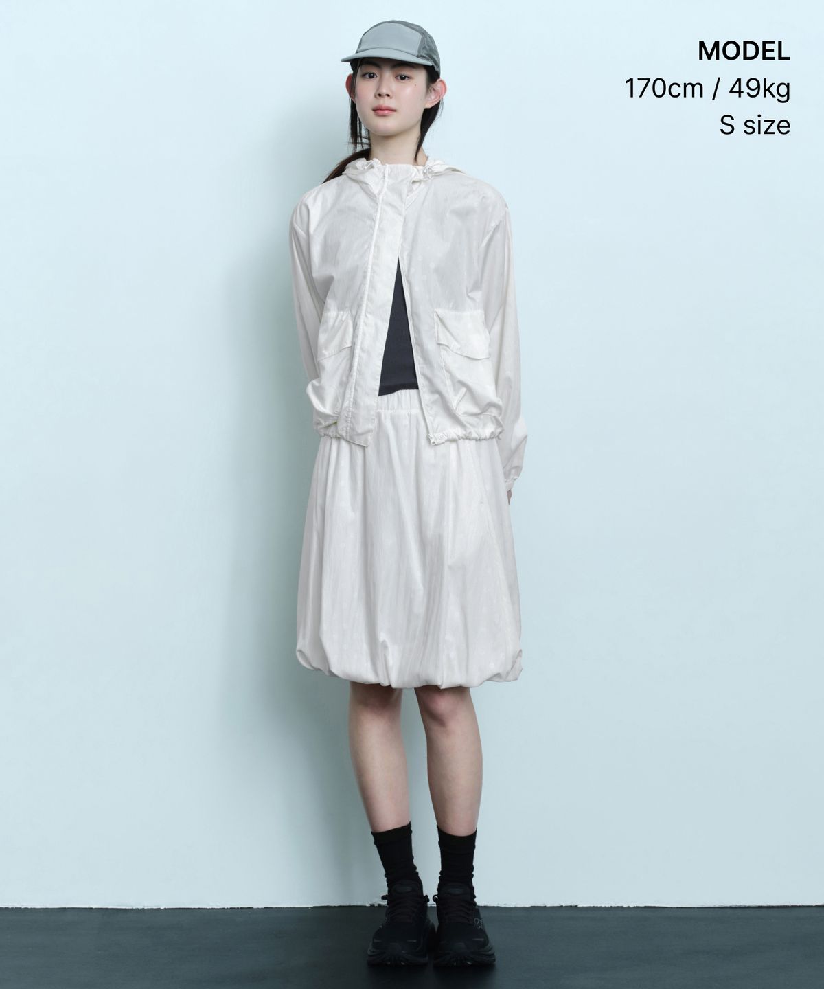 무신사 스탠다드 우먼(MUSINSA STANDARD WOMAN) 우먼즈 폴카 도트 벌룬 니 렝스 스커트 [오프 화이트]
