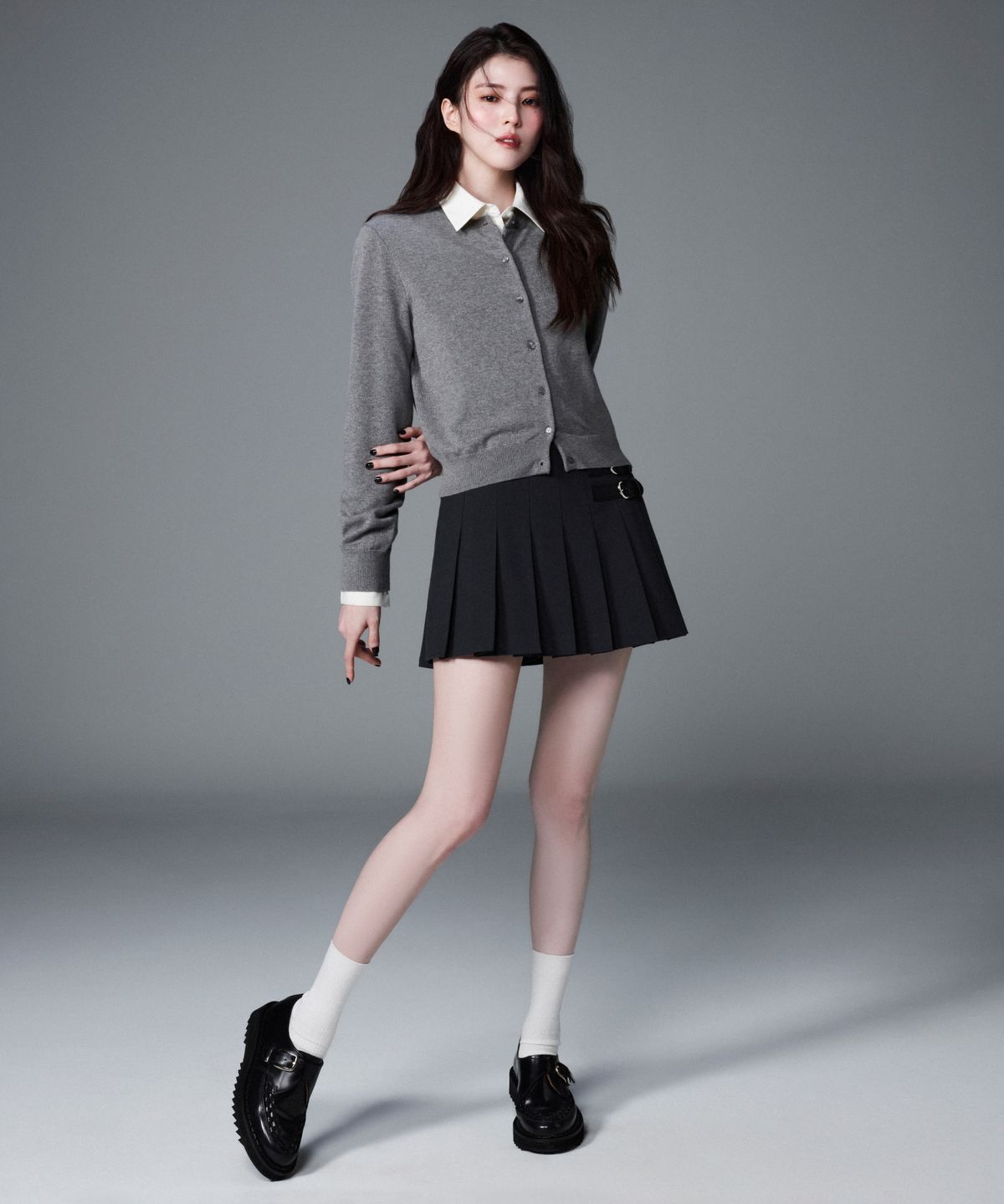 무신사 스탠다드 우먼(MUSINSA STANDARD WOMAN) 우먼즈 로 라이즈 버클 플리츠 미니 스커트 [그레이]