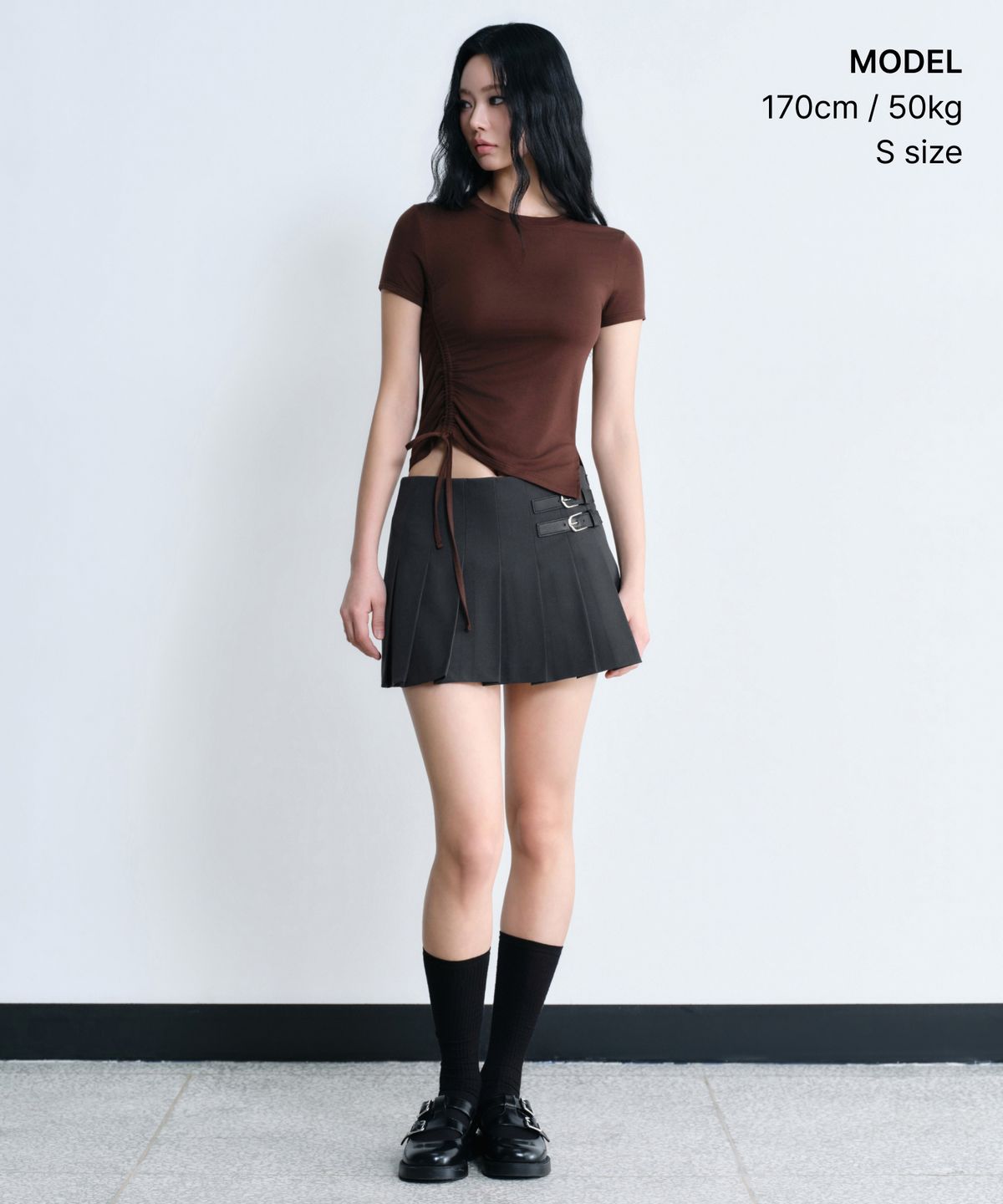 무신사 스탠다드 우먼(MUSINSA STANDARD WOMAN) 우먼즈 로 라이즈 버클 플리츠 미니 스커트 [그레이]