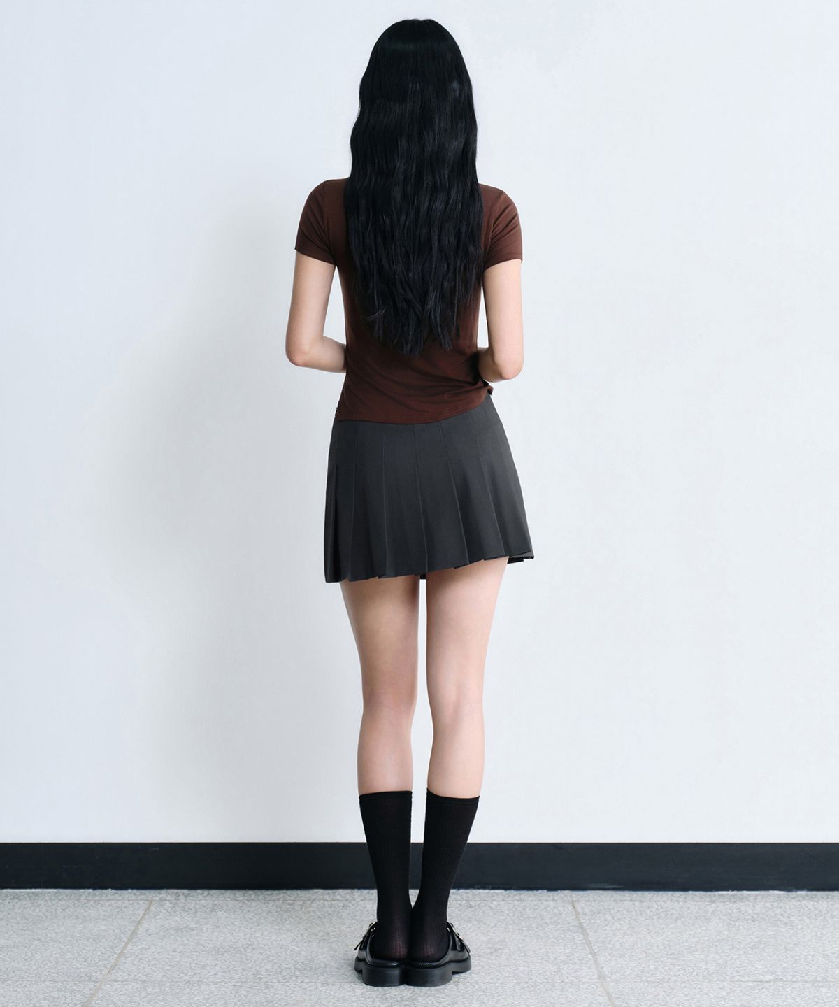 무신사 스탠다드 우먼(MUSINSA STANDARD WOMAN) 우먼즈 로 라이즈 버클 플리츠 미니 스커트 [그레이]