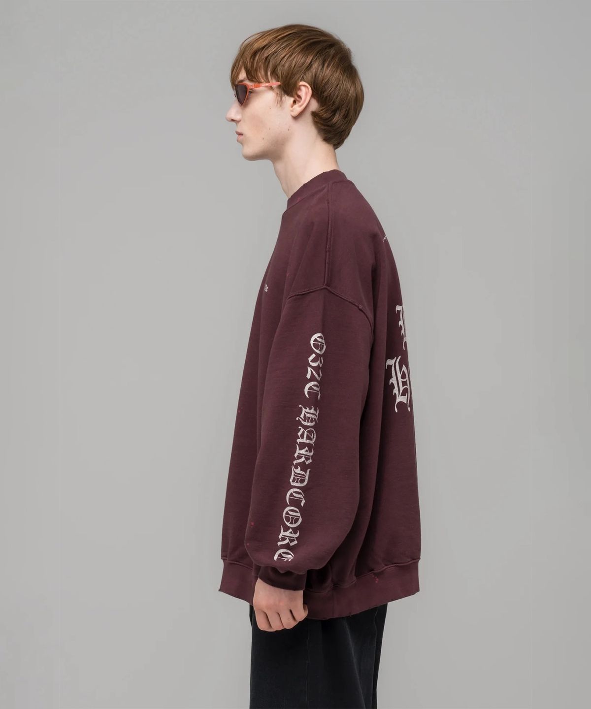 032씨(032C) (U) 하드코어 2001 오버사이즈드 크루넥 페이디드 오버진 HARDCORE SINCE 2001 OVERSIZED CREWNECK FADED AUBERGINE