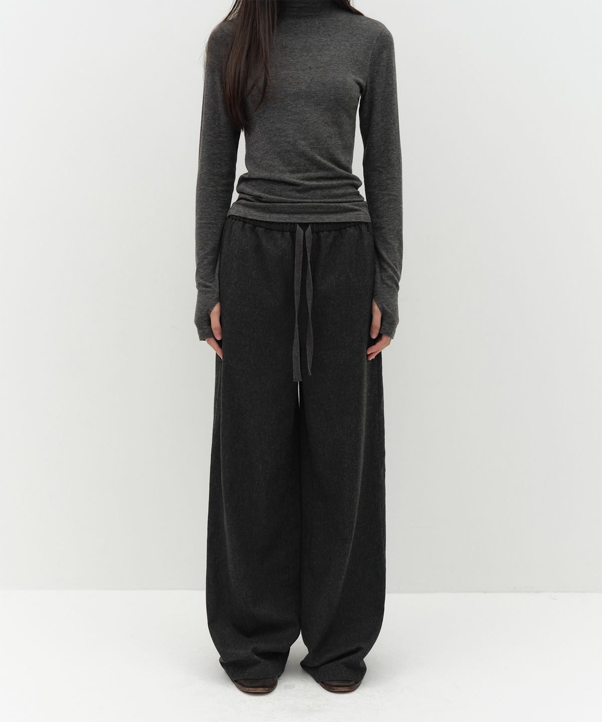 로우타이드(LOW TIDE) WOOL STRAP PANTS [CHARCOAL]