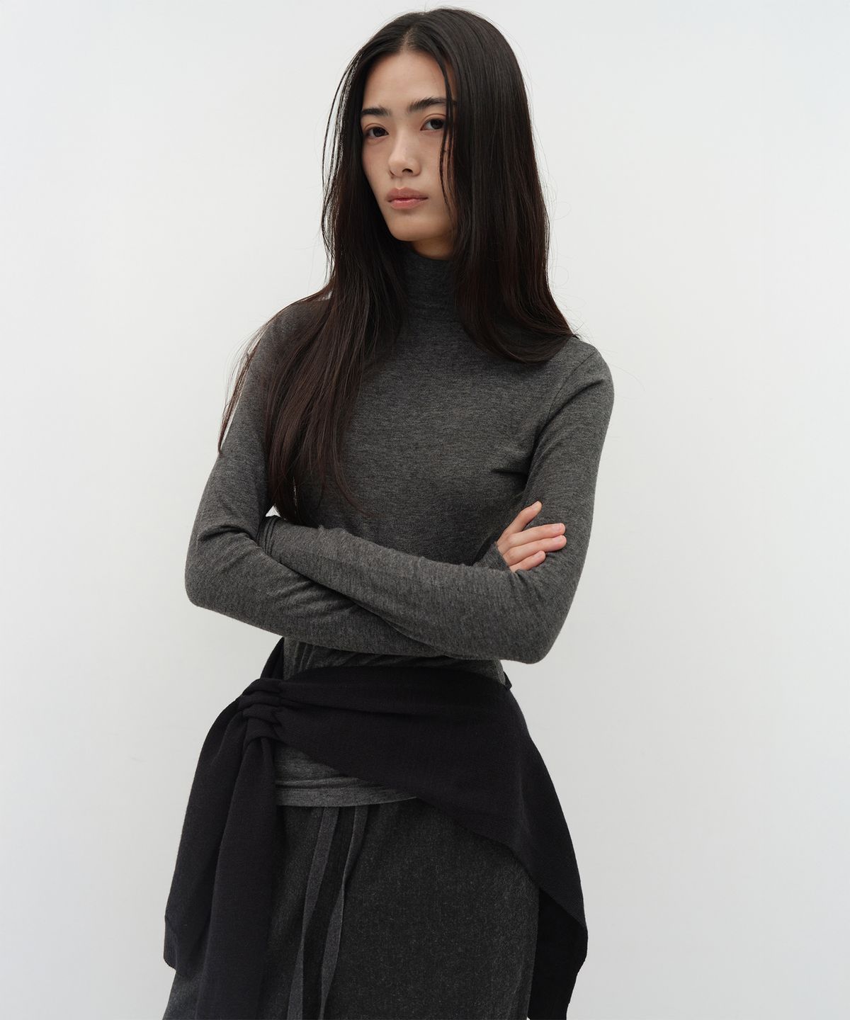 로우타이드(LOW TIDE) ANGORA TURTLENECK WARMER TOP [CHARCOAL]