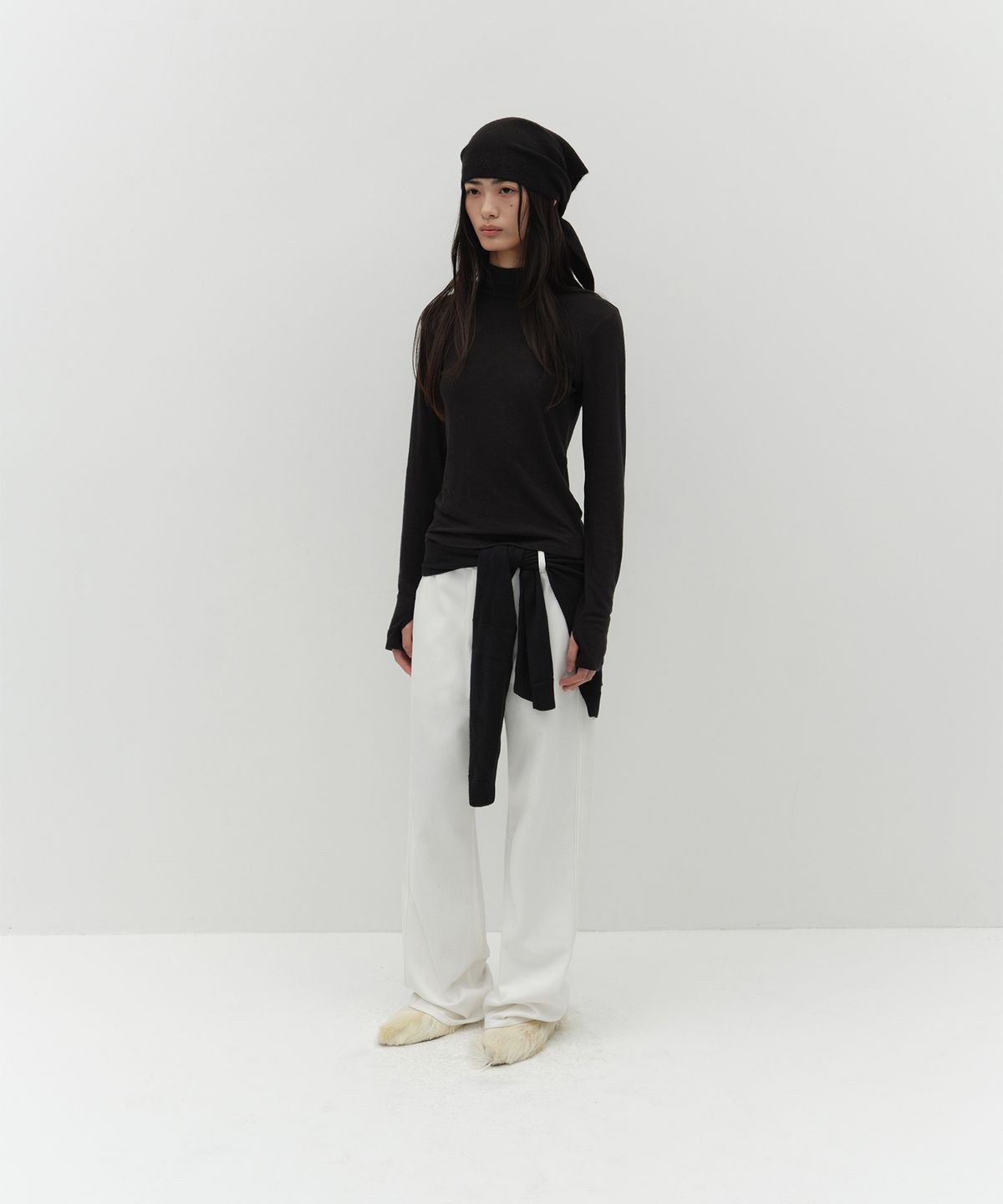 로우타이드(LOW TIDE) ANGORA TURTLENECK WARMER TOP [BLACK]