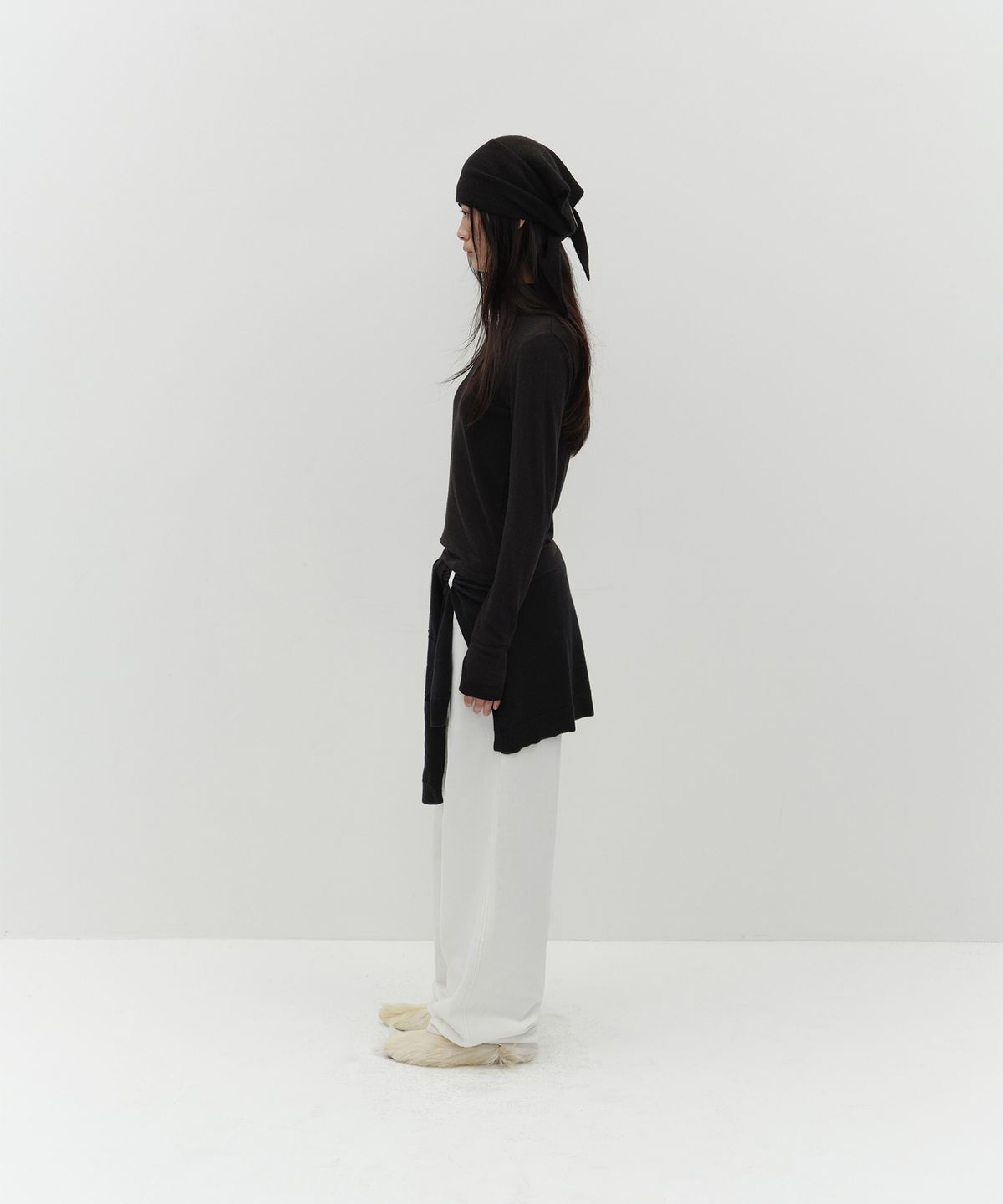 로우타이드(LOW TIDE) ANGORA TURTLENECK WARMER TOP [BLACK]