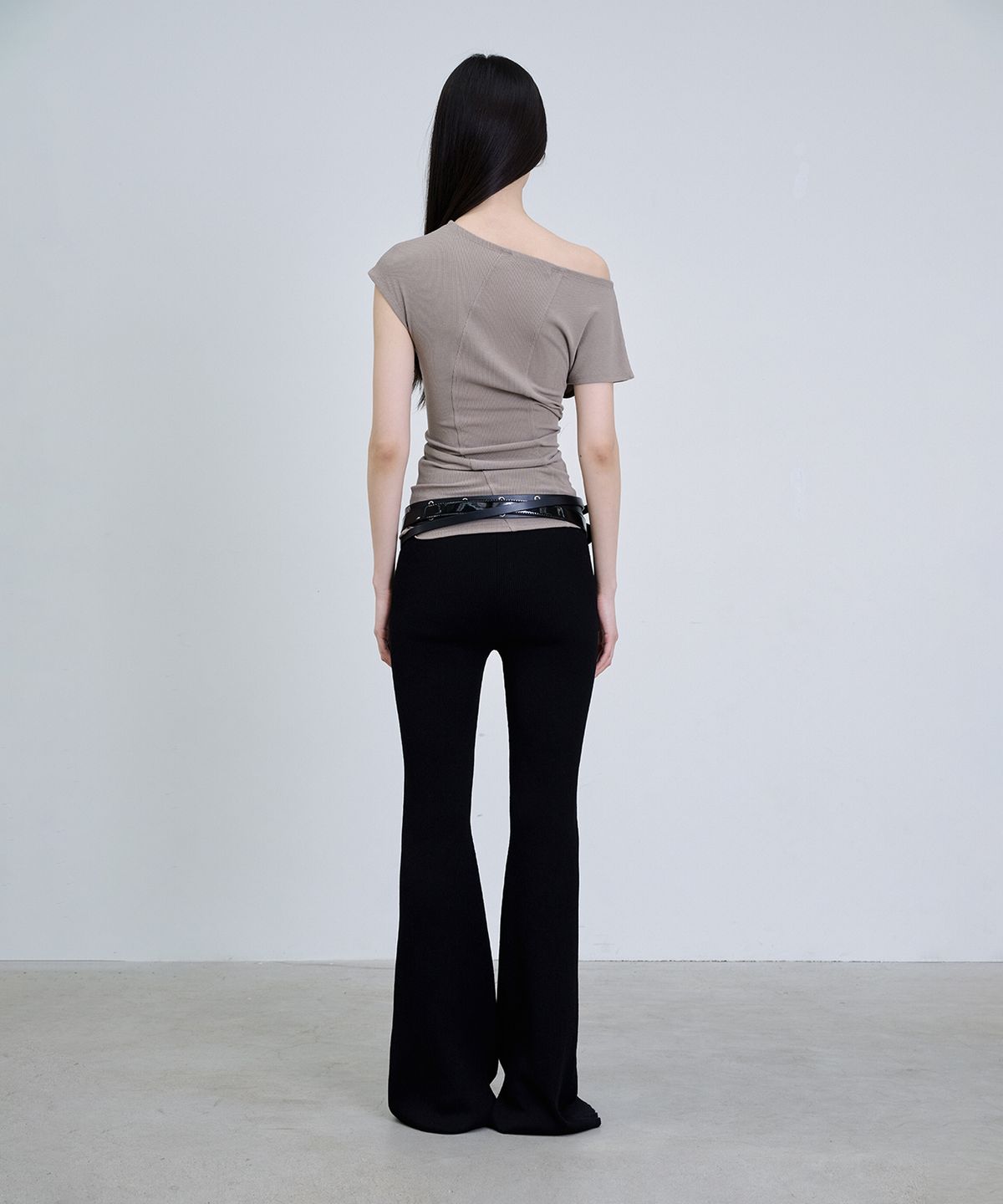 더애틋(THE AÉTUT) Slit Bootcut Knit Leggings_Black