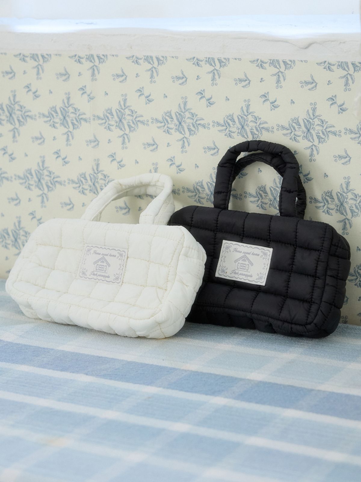 핑크파인애플(PINK PINEAPPLE) WINTER PADDED MINI BAG_WHITE