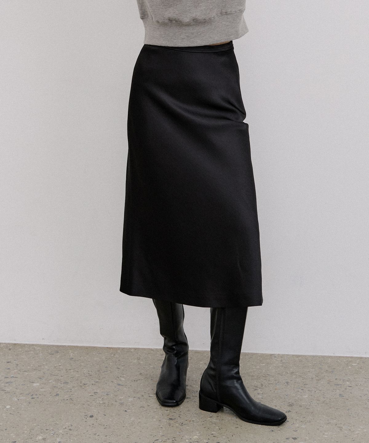 오떼뜨(OCTETTE) MARRY BIAS SATIN MIDI SKIRT_2COLOR