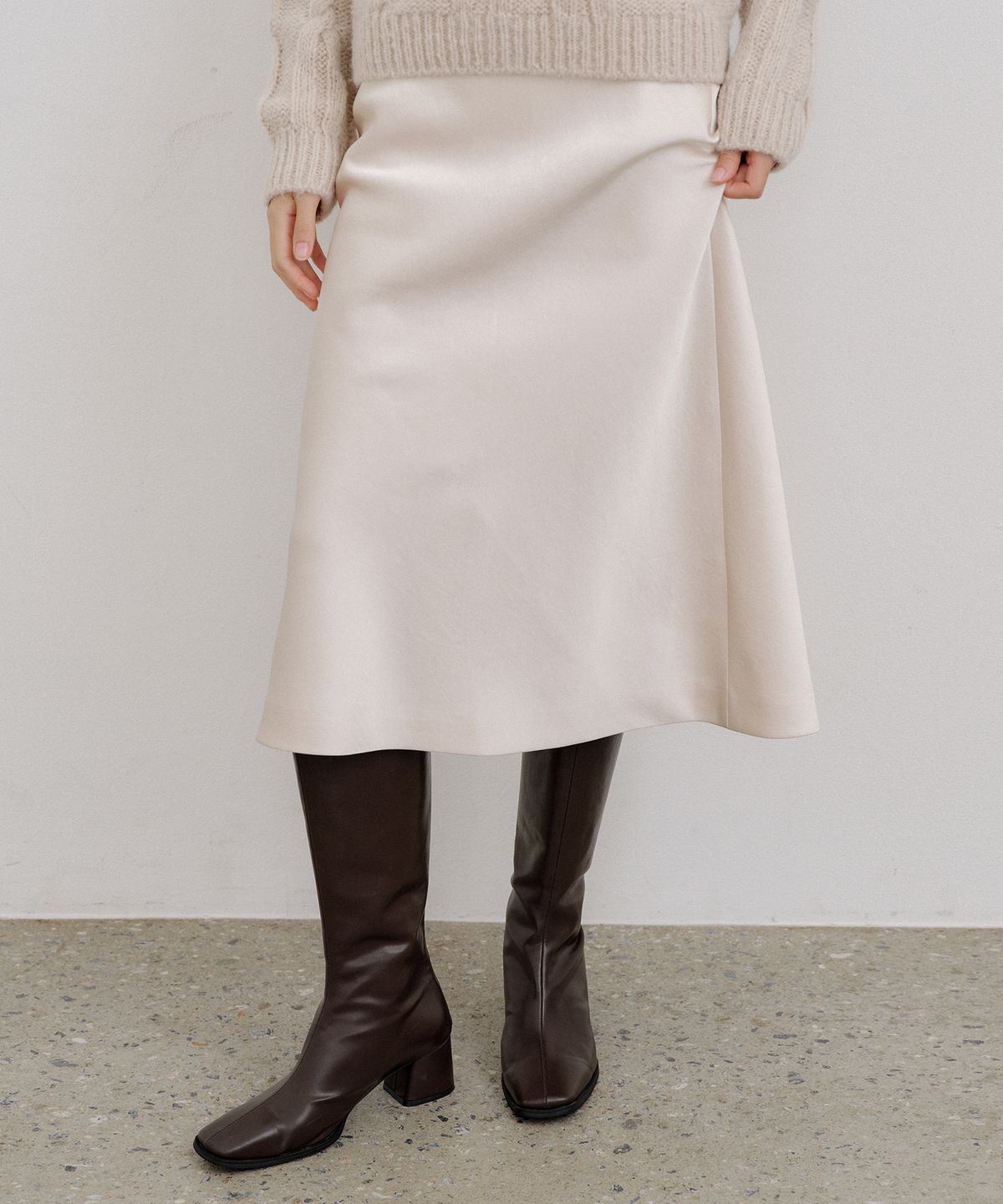 오떼뜨(OCTETTE) MARRY BIAS SATIN MIDI SKIRT_2COLOR