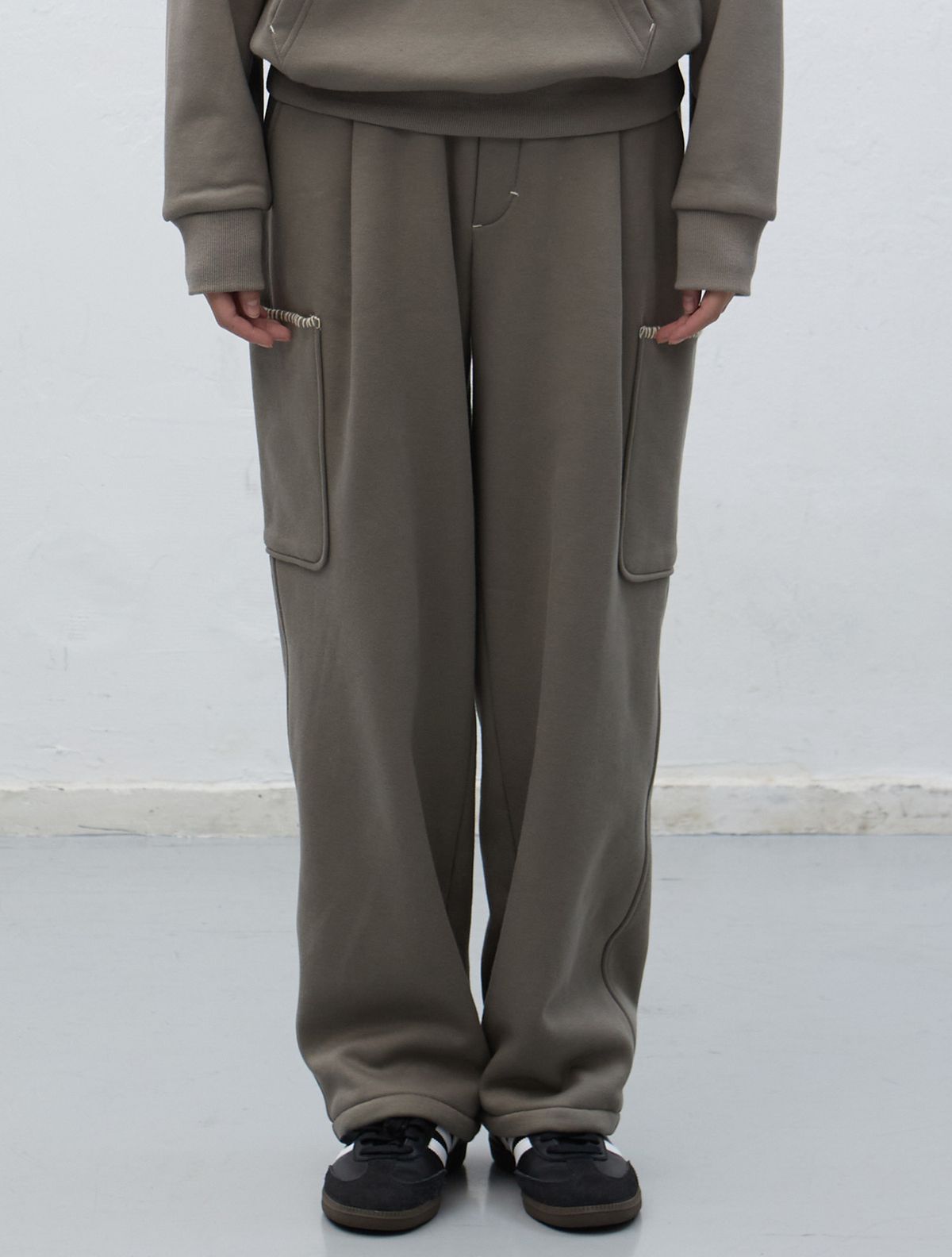 제너럴아이디어(GENERALIDEA) UNISEX 스티치 카고 스웻팬츠 [GREY] / SBE4U52013