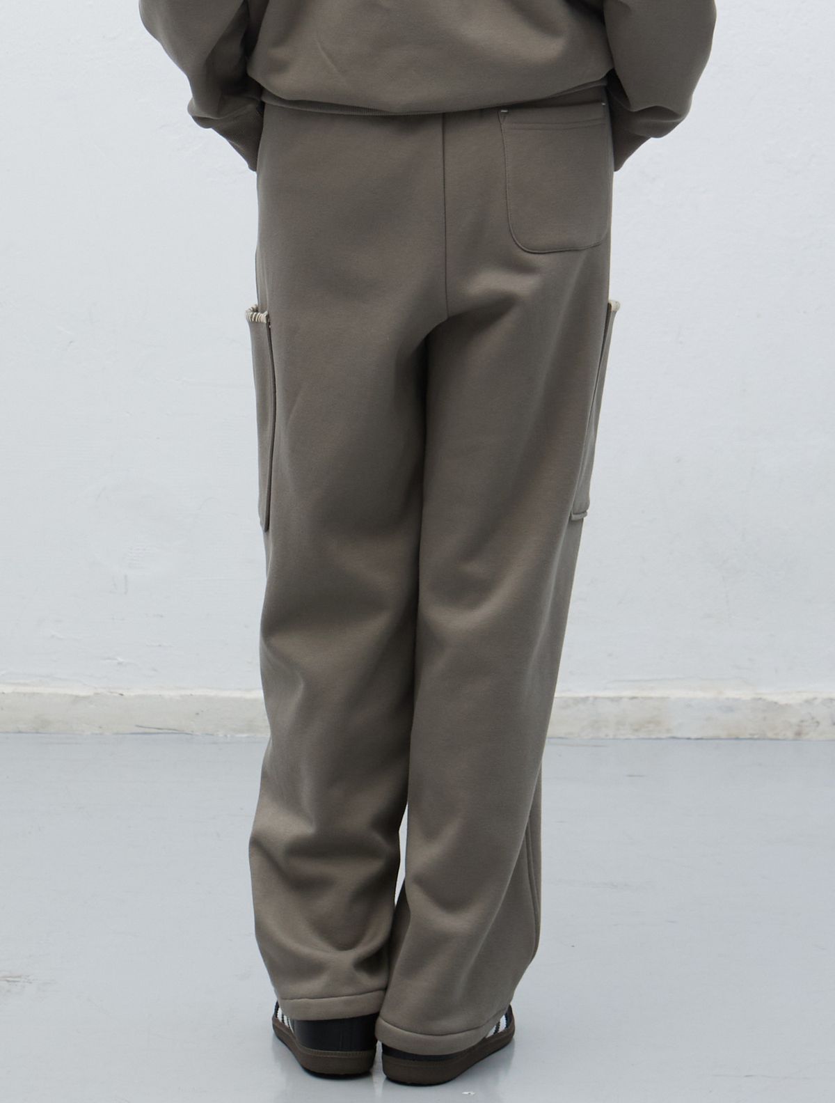 제너럴아이디어(GENERALIDEA) UNISEX 스티치 카고 스웻팬츠 [GREY] / SBE4U52013