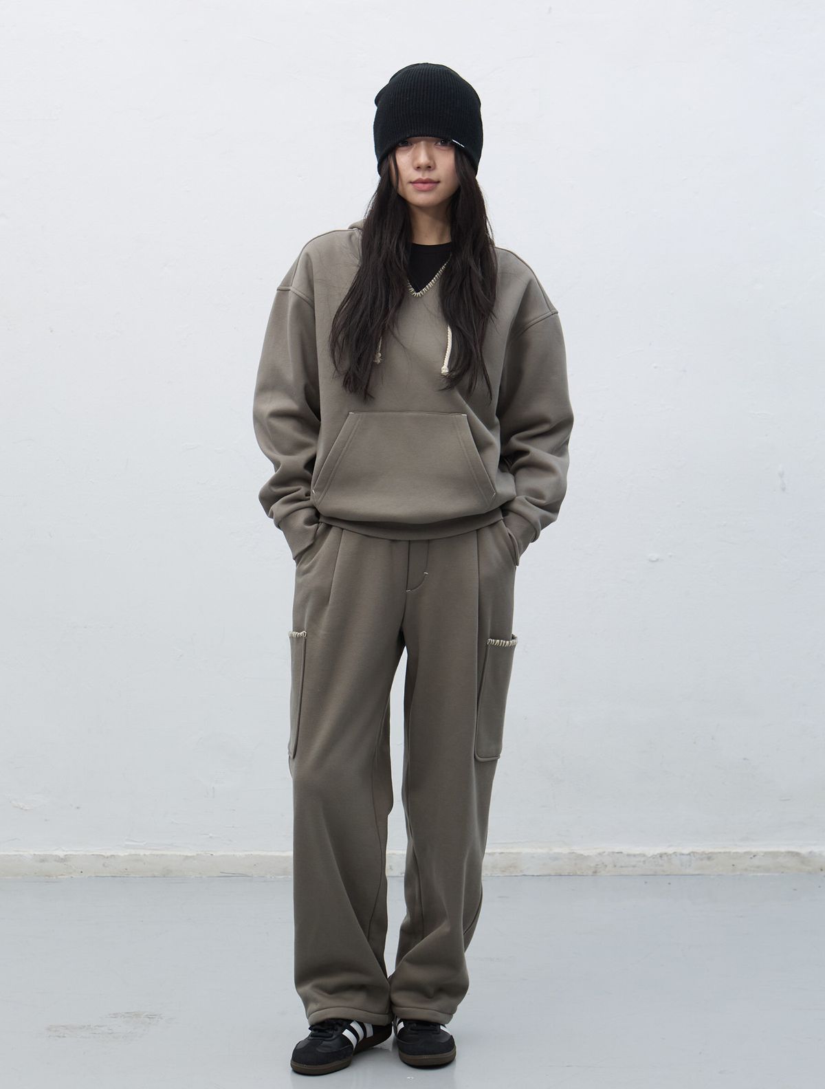 제너럴아이디어(GENERALIDEA) UNISEX 스티치 카고 스웻팬츠 [GREY] / SBE4U52013