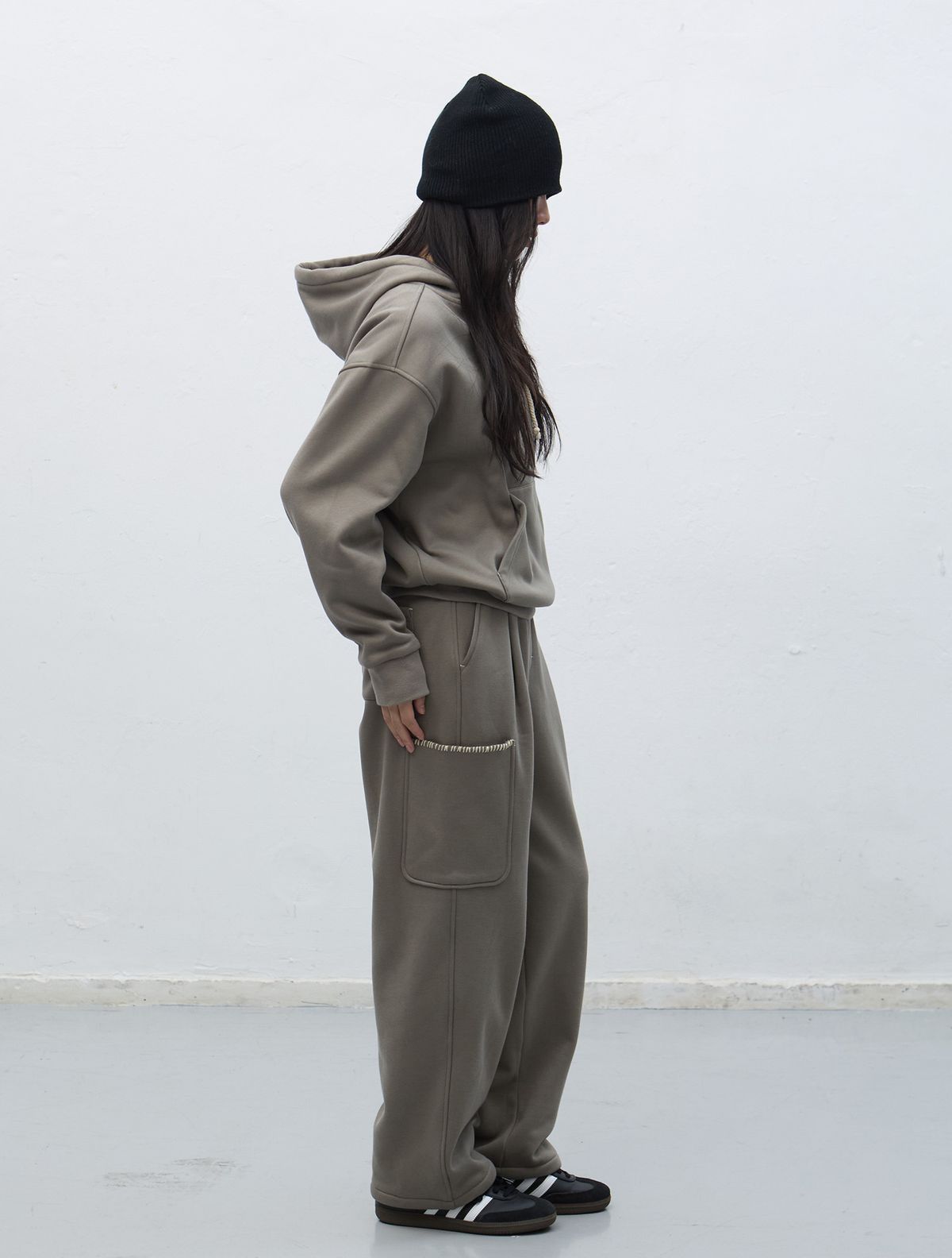 제너럴아이디어(GENERALIDEA) UNISEX 스티치 카고 스웻팬츠 [GREY] / SBE4U52013