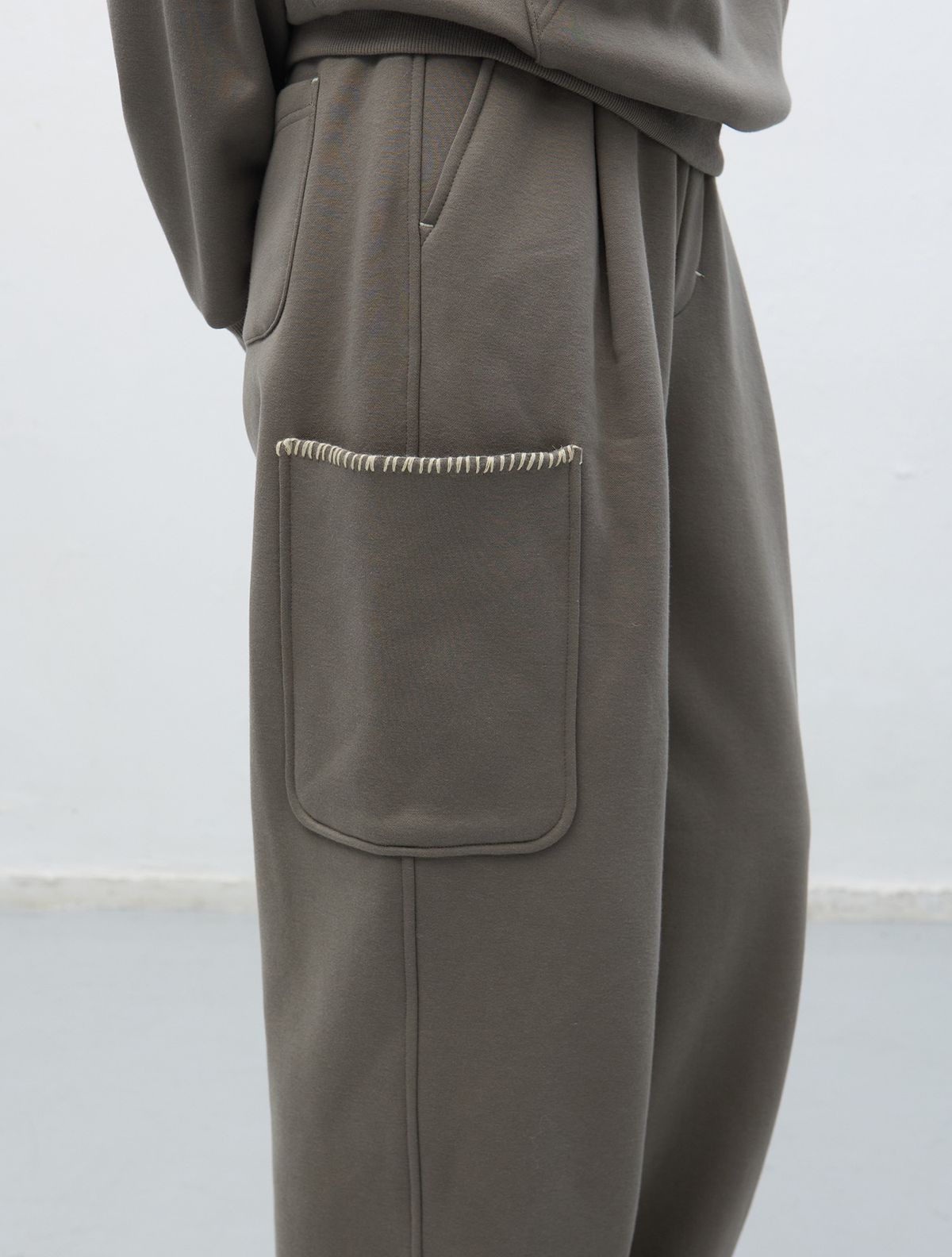 제너럴아이디어(GENERALIDEA) UNISEX 스티치 스웻 후드 세트 [GREY] / SBE4U51013SET