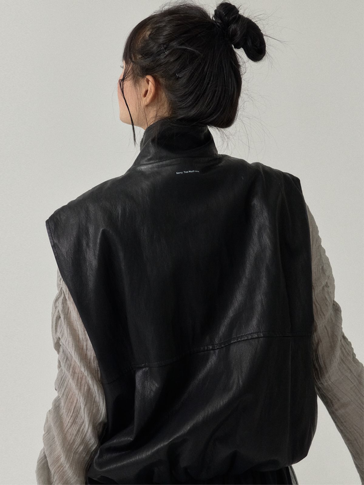 쏘리, 투 머치 러브(SORRY, TOO MUCH LOVE) High Neck Faux Leather Vest with Lace Zip_Black