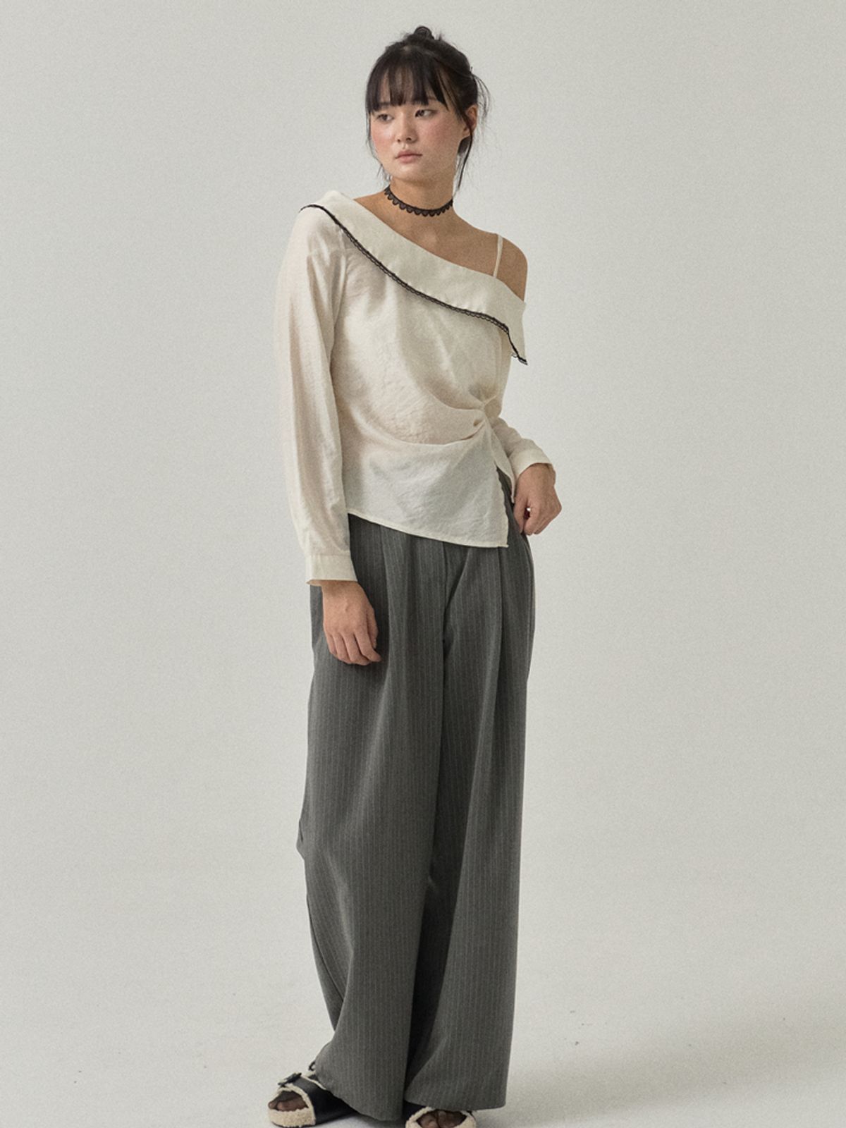 쏘리, 투 머치 러브(SORRY, TOO MUCH LOVE) One-Shoulder Off Drape Blouse_Ivory