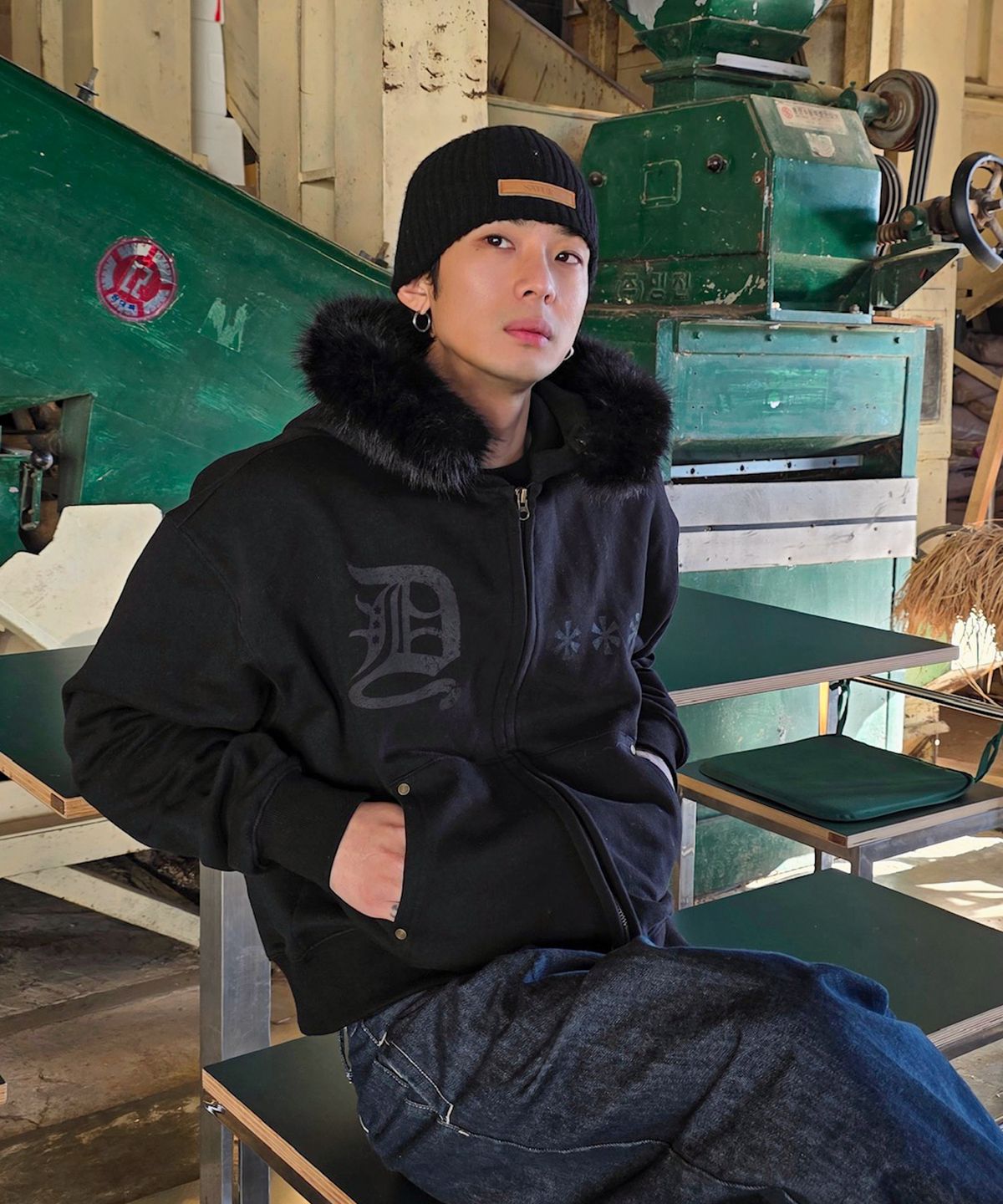 아모우(AMOU) AMOU Fur Hoodie Zip-Up BLACK