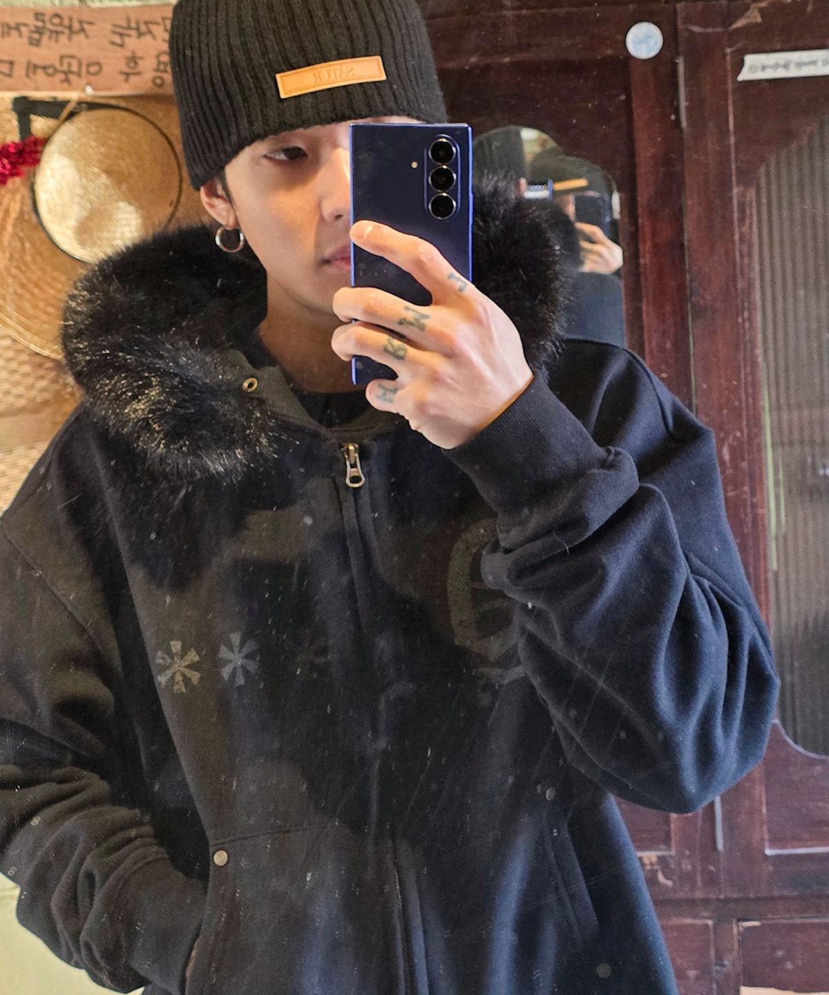 아모우(AMOU) AMOU Fur Hoodie Zip-Up BLACK