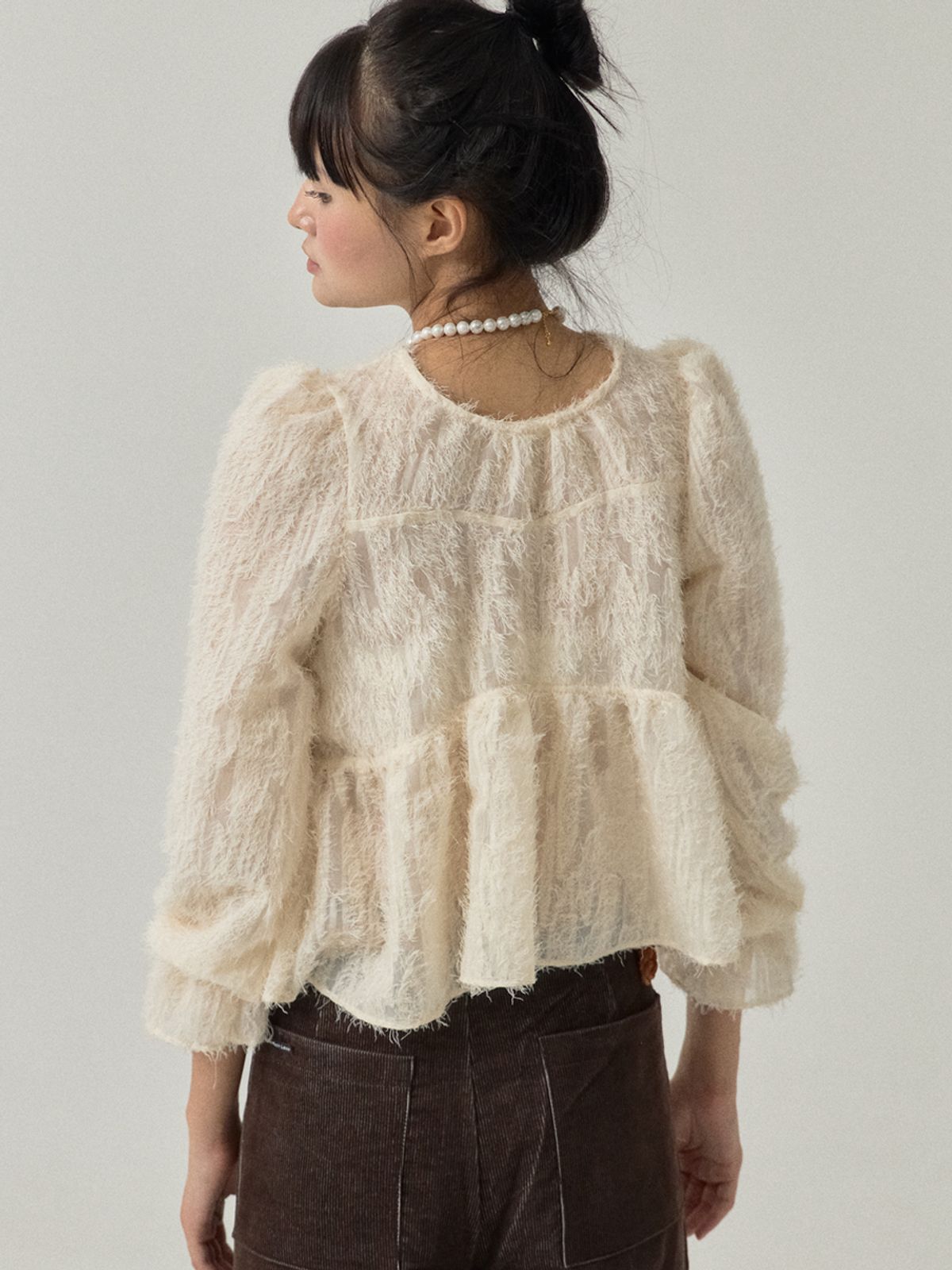 쏘리, 투 머치 러브(SORRY, TOO MUCH LOVE) Fuzzy Touch Ribbon Point Blouse_Cream