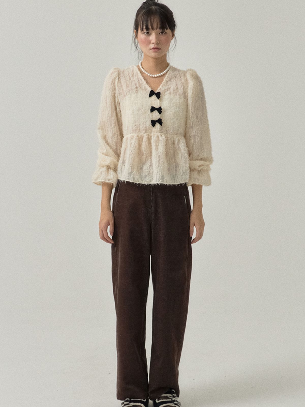 쏘리, 투 머치 러브(SORRY, TOO MUCH LOVE) Fuzzy Touch Ribbon Point Blouse_Cream