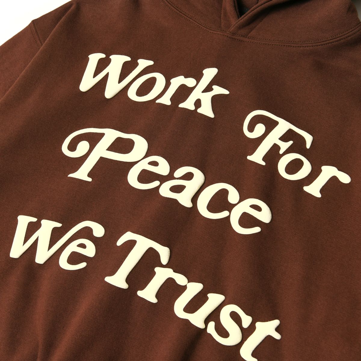 아모우(AMOU) Lettering Volume Semi Crop Hoodie BROWN