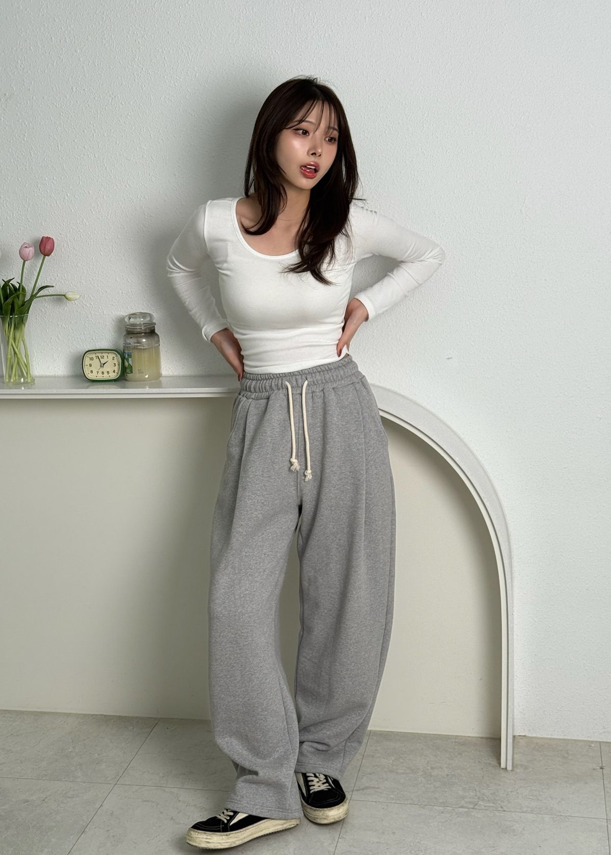 아모우(AMOU) Molly One Tuck Sweat Pants MELANGE