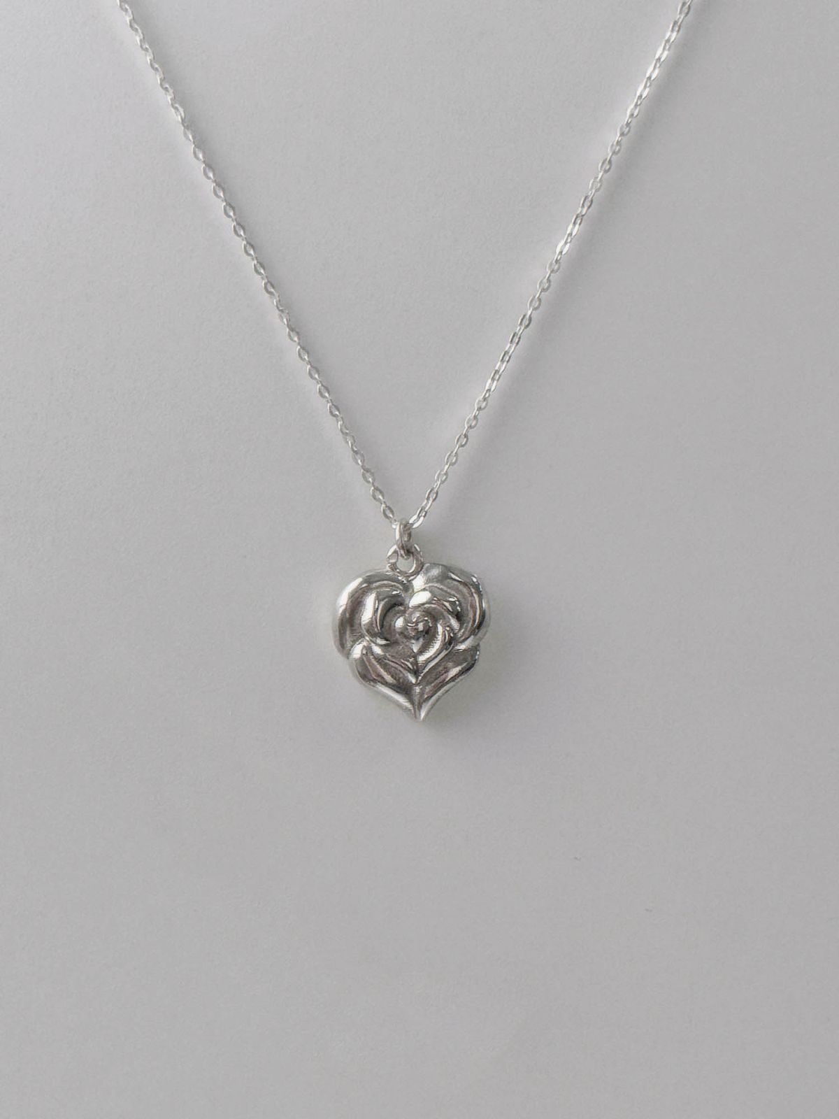 러브트릭스(LOVETRIX) silver925 heart rose basic necklace (2ver.)