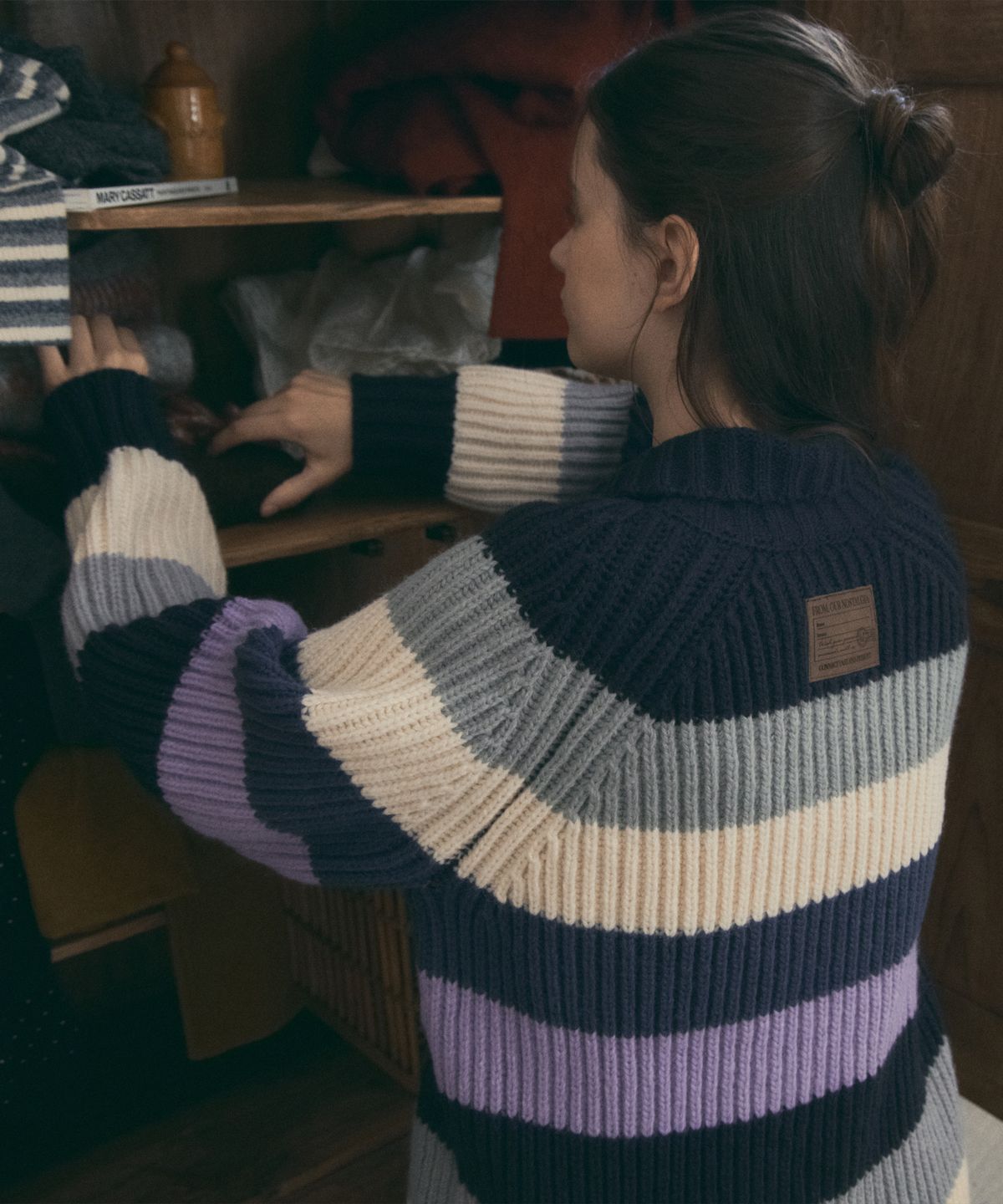 아우어노스텔지아(OURNOSTALGIA) Rainbow Stripe Cardigan_Navy mix(OC25-KN20)