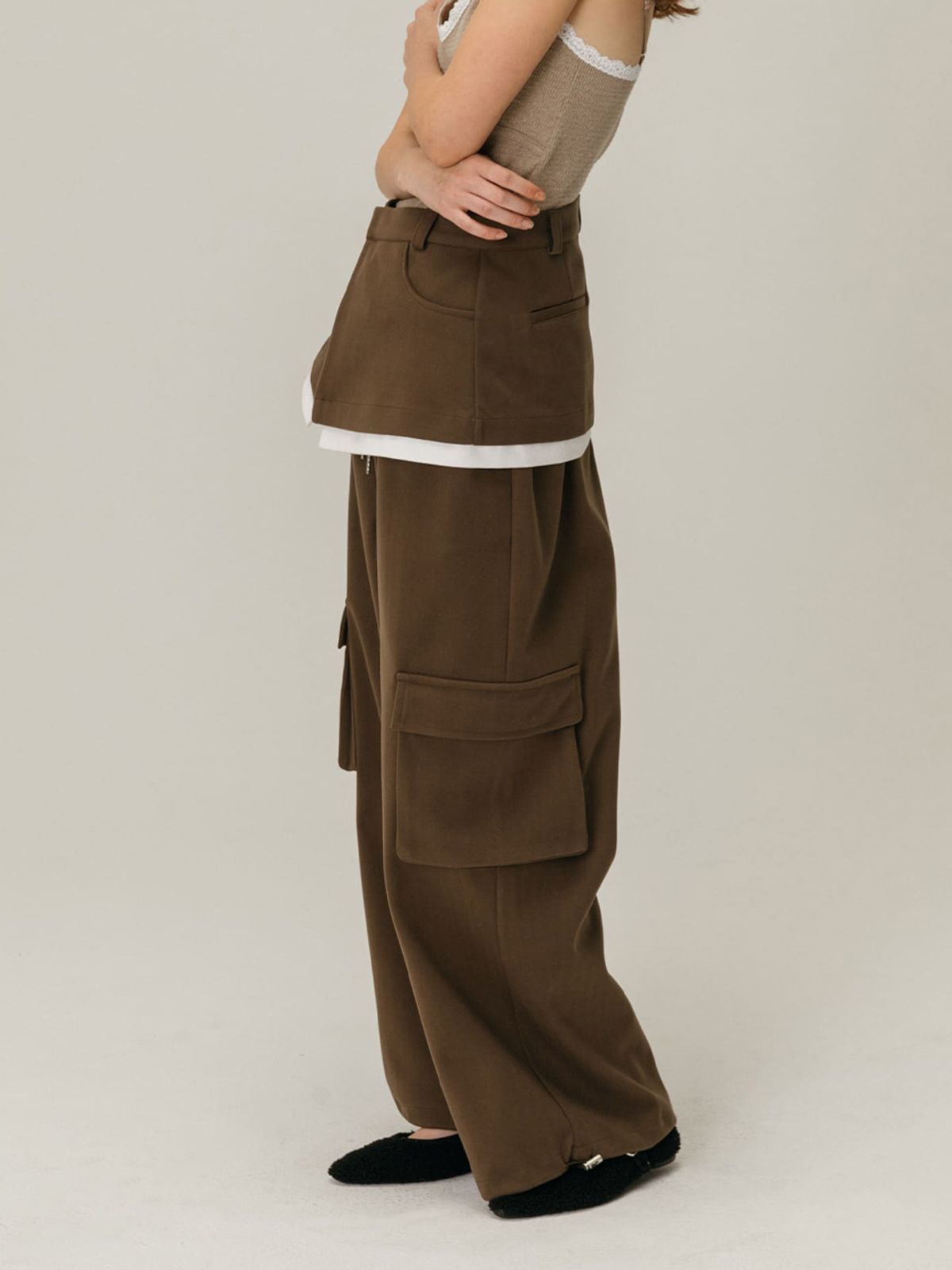모이페어(MOIFAIRE) CARGO LAYERED SKIRT PANTS / BROWN