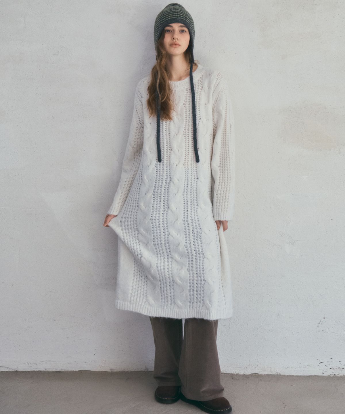 아우어노스텔지아(OURNOSTALGIA) Cuddle Cable Knit Dress_Ivory(OC25-KN26)