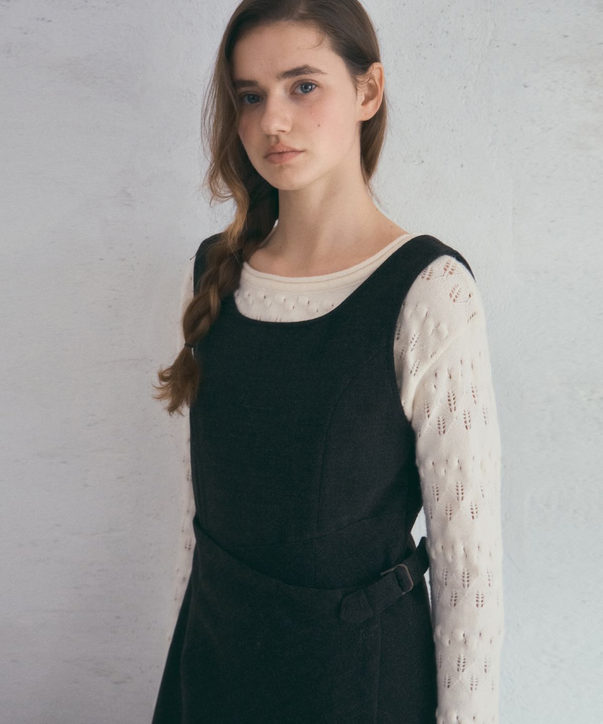 아우어노스텔지아(OURNOSTALGIA) Dusty belted wrap Dress_Charcoal(O25-OPS08)