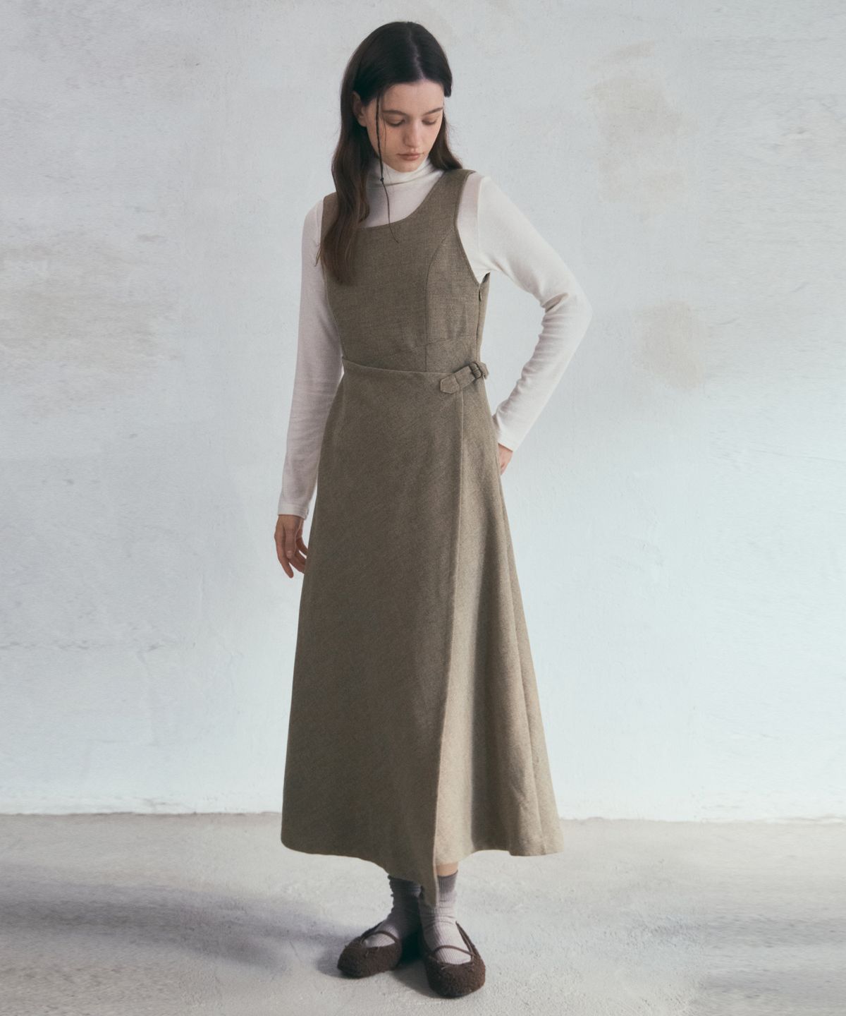아우어노스텔지아(OURNOSTALGIA) Dusty belted wrap Dress_Warm Beige(O25-OPS08)