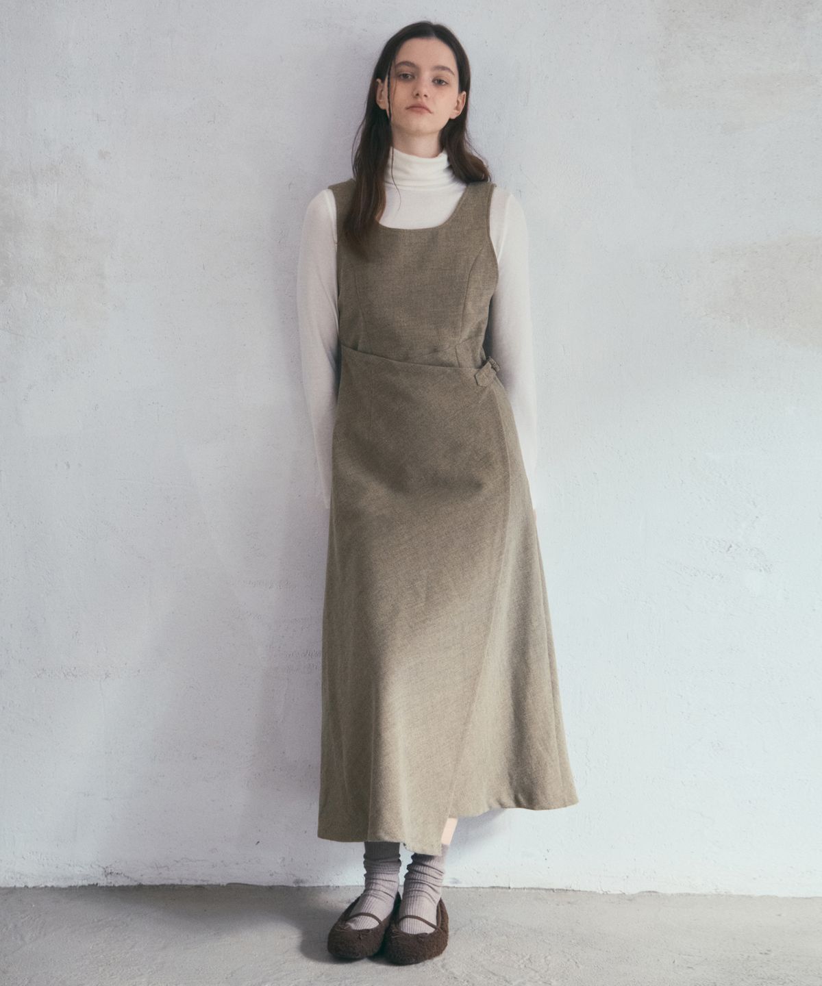 아우어노스텔지아(OURNOSTALGIA) Dusty belted wrap Dress_Warm Beige(O25-OPS08)