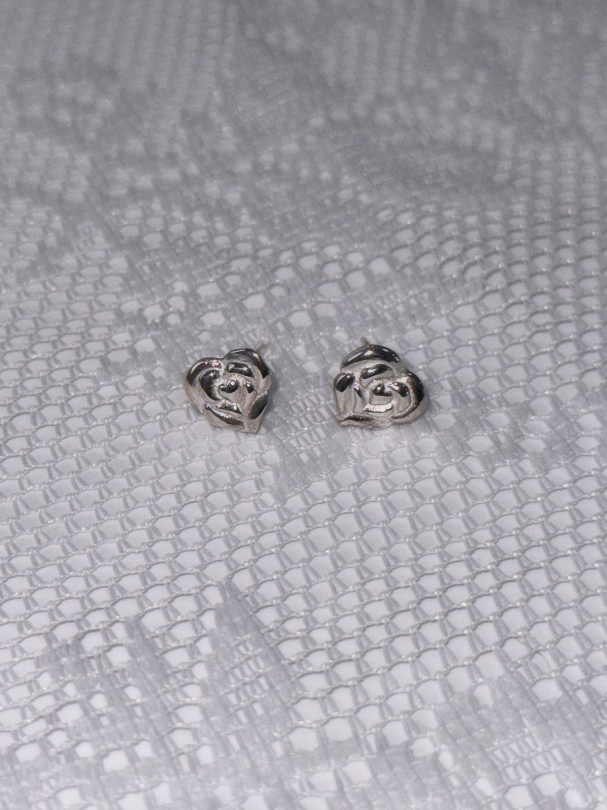 러브트릭스(LOVETRIX) silver925 heart rose earring