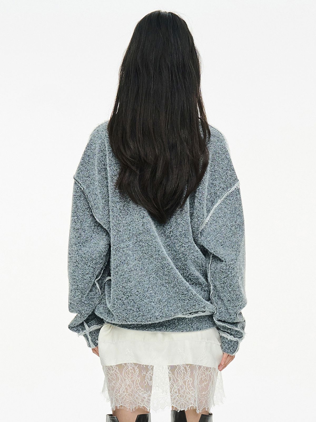 세릭(CERRIC) FURRY V-NECK SWEATSHIRT / CHARCOAL