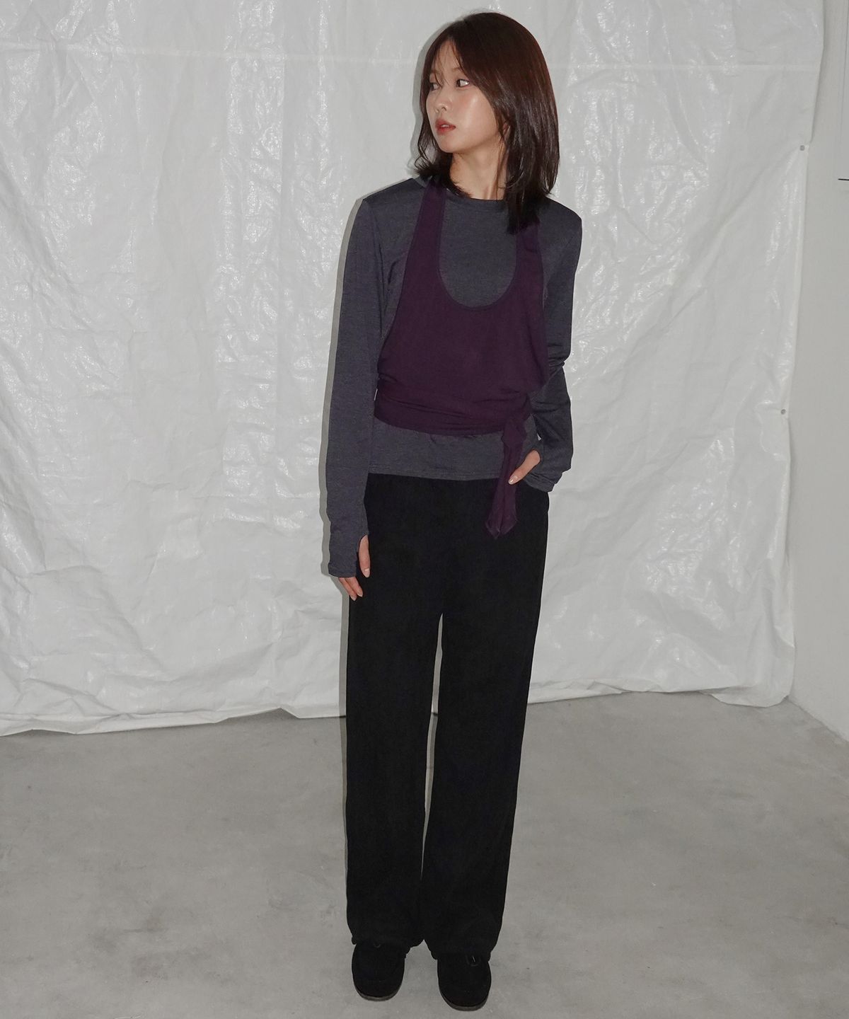 줄리아페페(JULIAPEPE) Layered Finger Hole Tee (Charcoal)