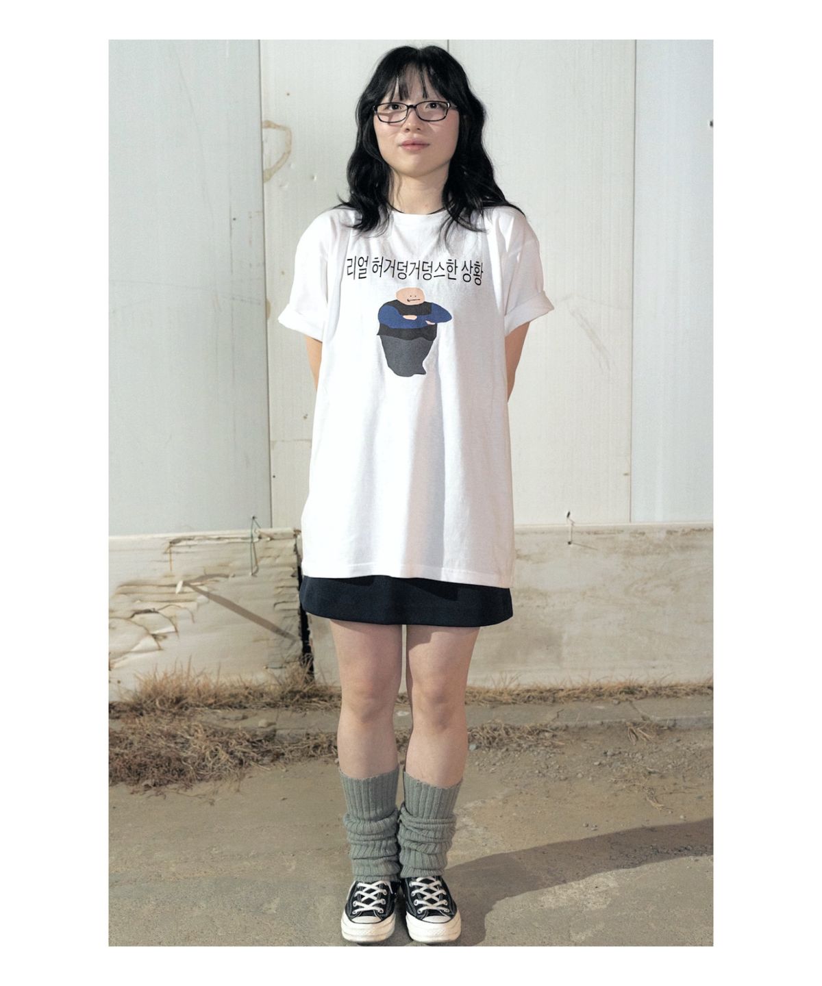 잇츠쿨띵(ITISCOOLTHING) 리얼 허거덩거덩스한 상황 T-shirts (white)