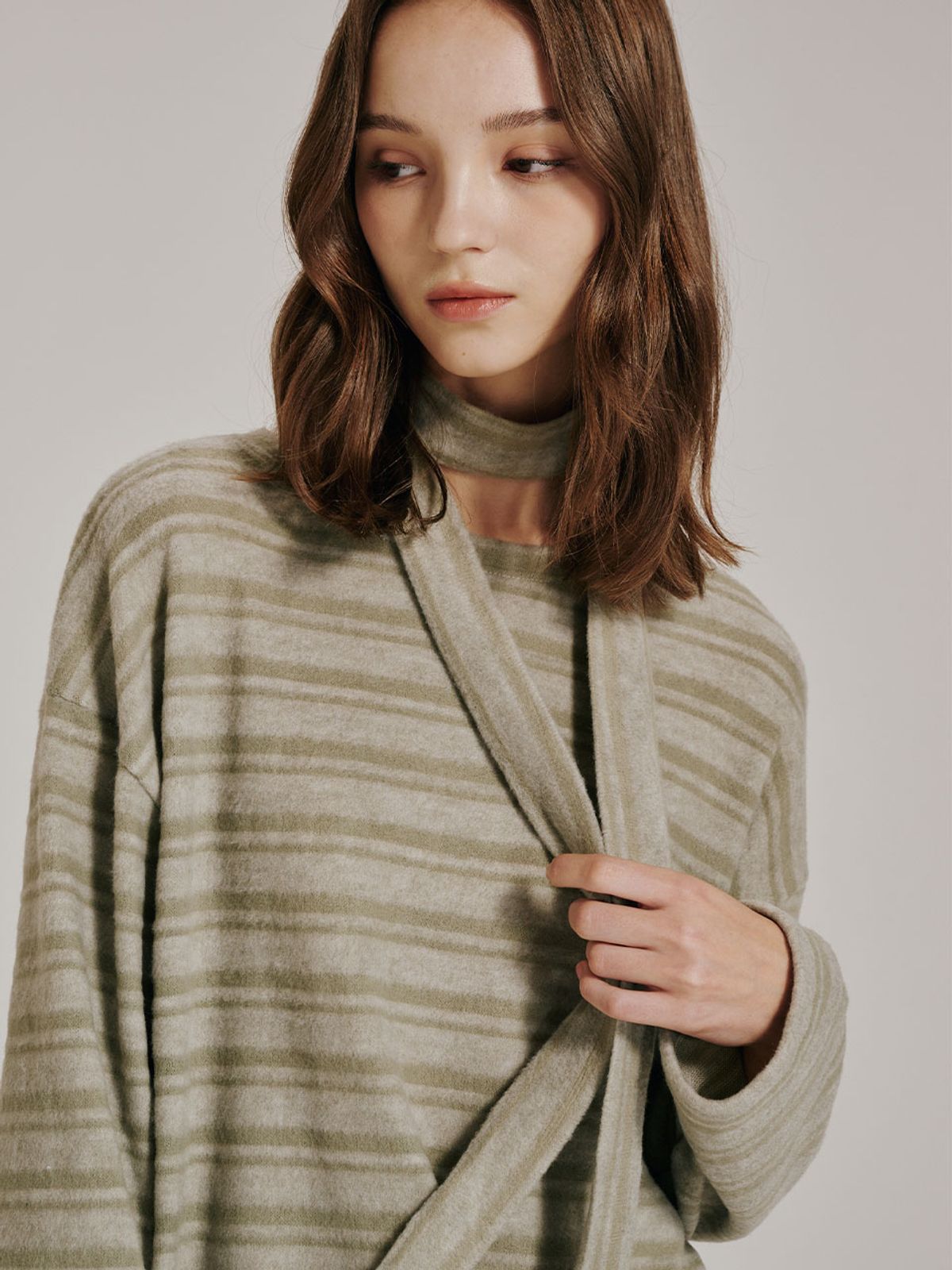 누브(NOUVE) 스트라이프 스카프 니트 티셔츠 - 그린 / Stripe Scarf Knit T-Shirt - Green