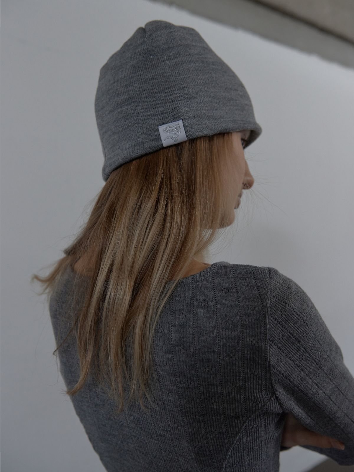 셋업이엑스이(SETUP-EXE) CROSS STUDDED BEANIE / MELANGE GRAY