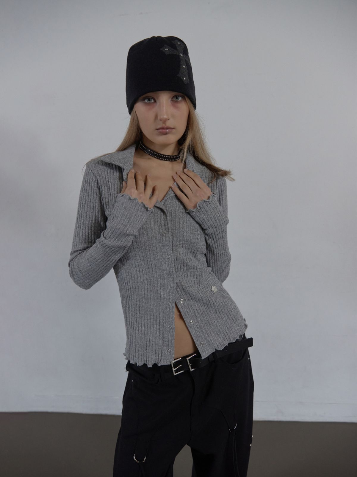 셋업이엑스이(SETUP-EXE) CROSS STUDDED BEANIE / BLACK
