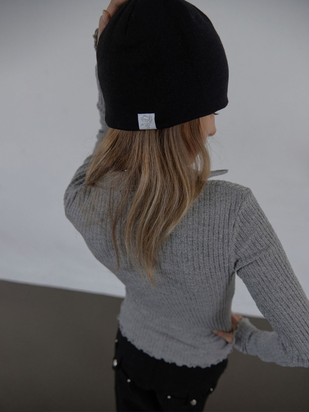 셋업이엑스이(SETUP-EXE) CROSS STUDDED BEANIE / BLACK