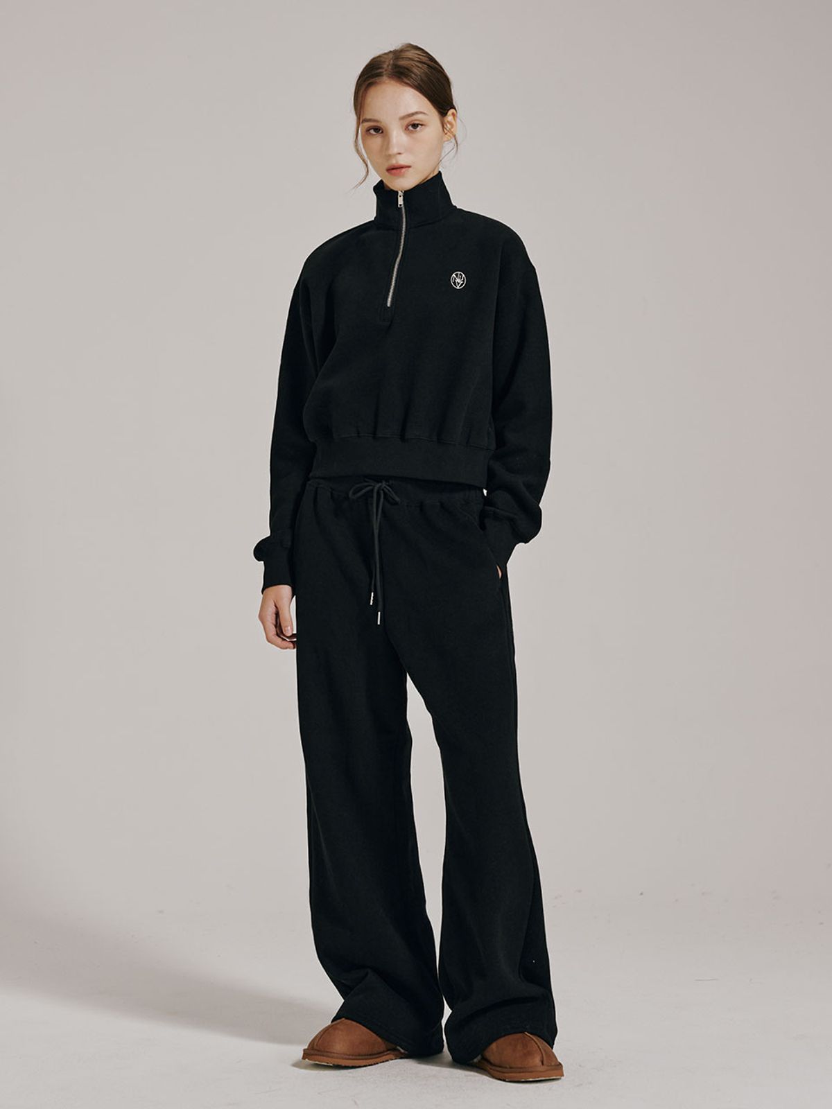 누브(NOUVE) [기모] 하프집업 크롭 스웻셔츠 셋업 - 블랙 / Half Zip Up Crop Sweatshirts Set Up - Black