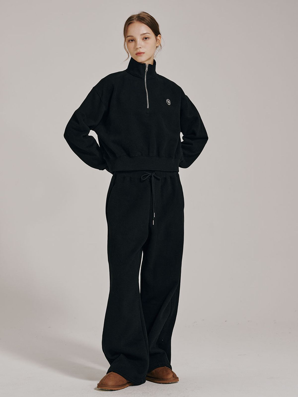 누브(NOUVE) [기모] 하프집업 크롭 스웻셔츠 셋업 - 블랙 / Half Zip Up Crop Sweatshirts Set Up - Black