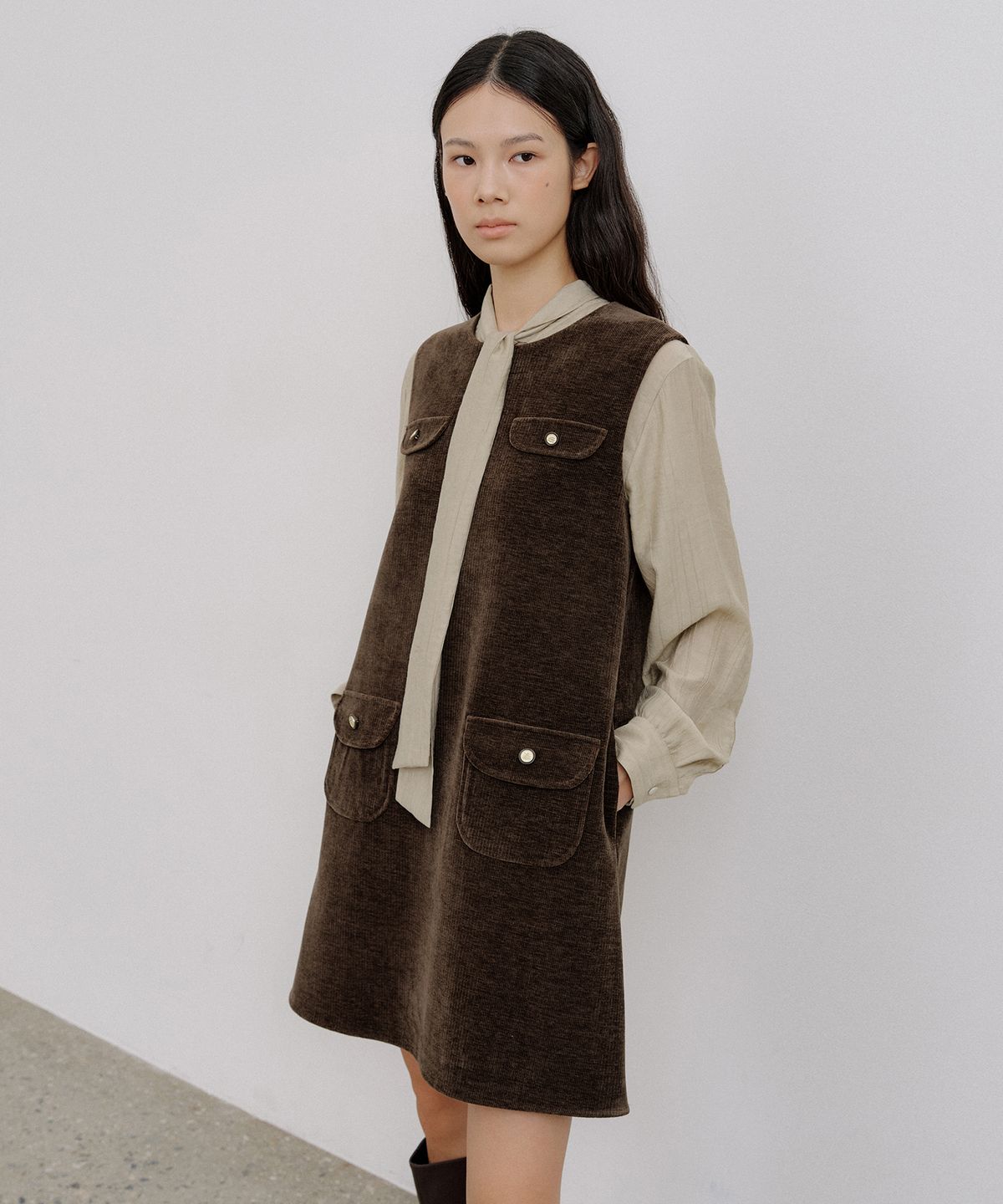 오떼뜨(OCTETTE) CORDUROY MINI POCKET OPS_BROWN
