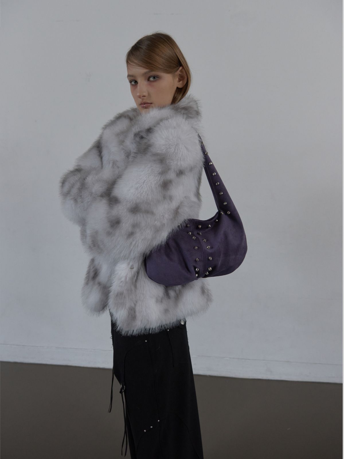 셋업이엑스이(SETUP-EXE) SUEDE STUDDED SHOULDER BAG / PURPLE