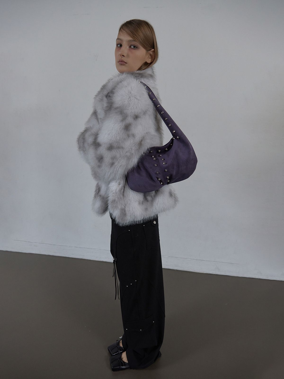 셋업이엑스이(SETUP-EXE) SUEDE STUDDED SHOULDER BAG / PURPLE