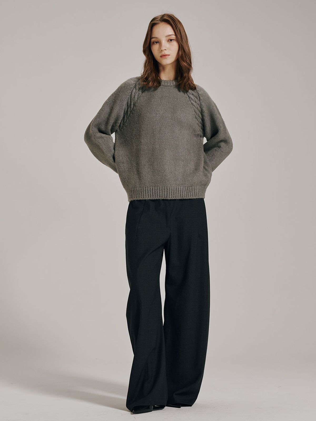 누브(NOUVE) 라운드 넥 울 니트 - 멜란지 그레이 / Round Neck Wool Knit -M.Gray