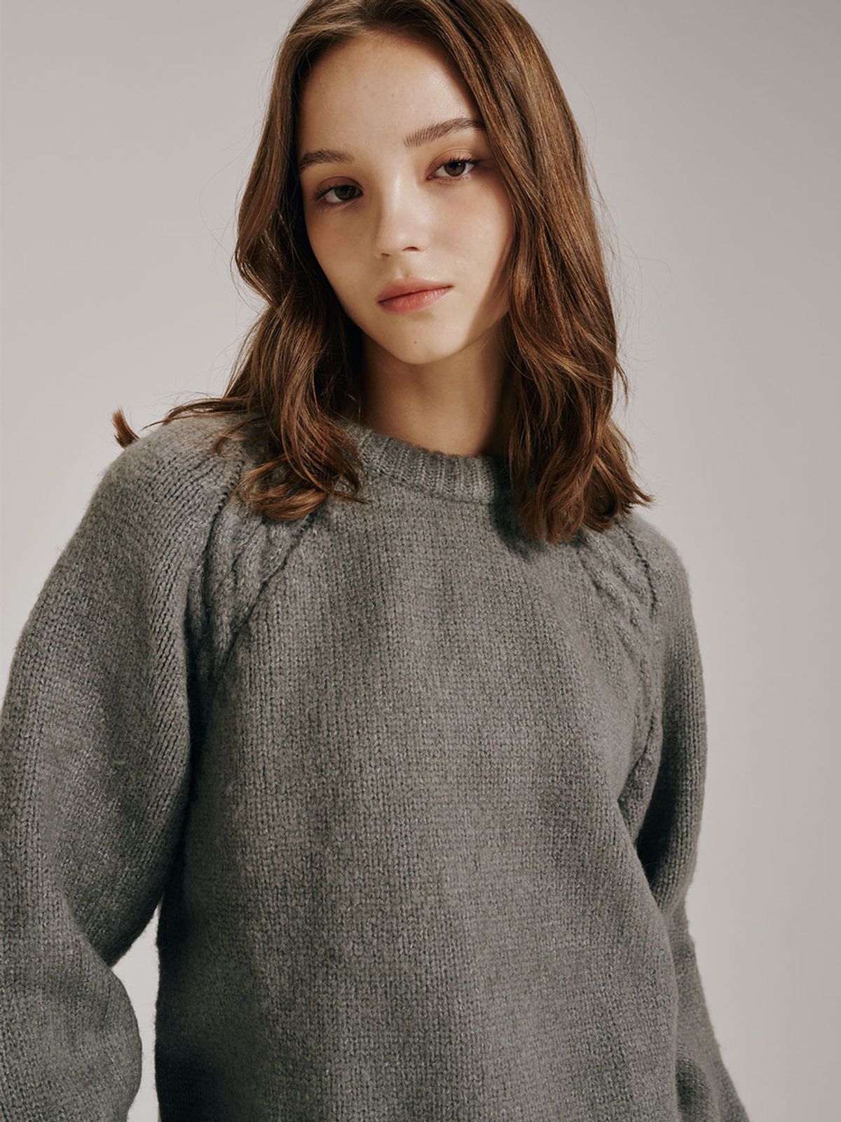 누브(NOUVE) 라운드 넥 울 니트 - 멜란지 그레이 / Round Neck Wool Knit -M.Gray
