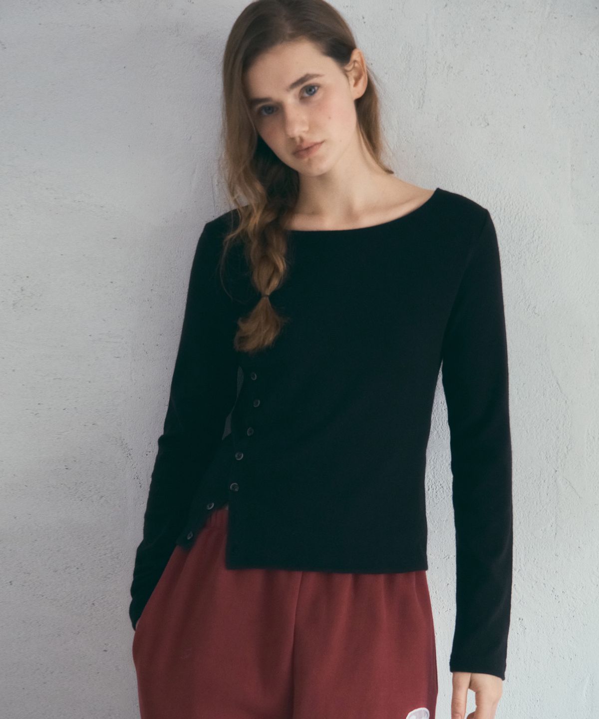 아우어노스텔지아(OURNOSTALGIA) Boatneck Side Button T-shirt_Black(O25-TP28)